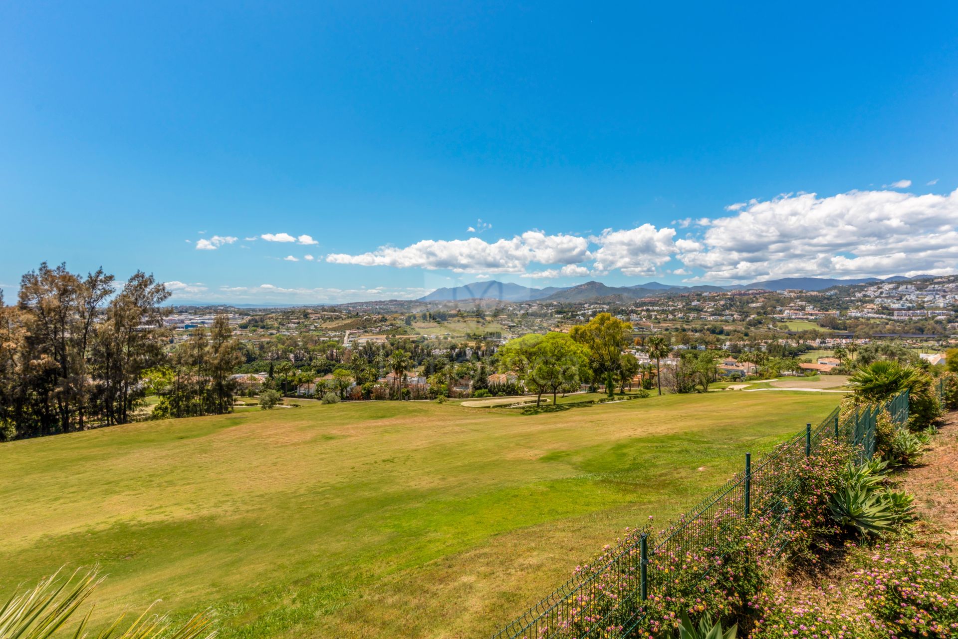 Ground Floor Apartment in Magna Marbella, Marbella