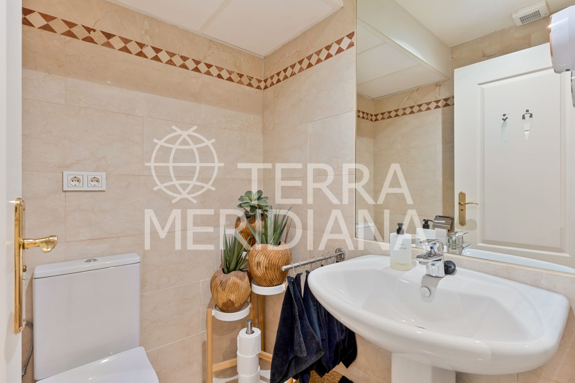 Ground Floor Apartment in Magna Marbella, Marbella