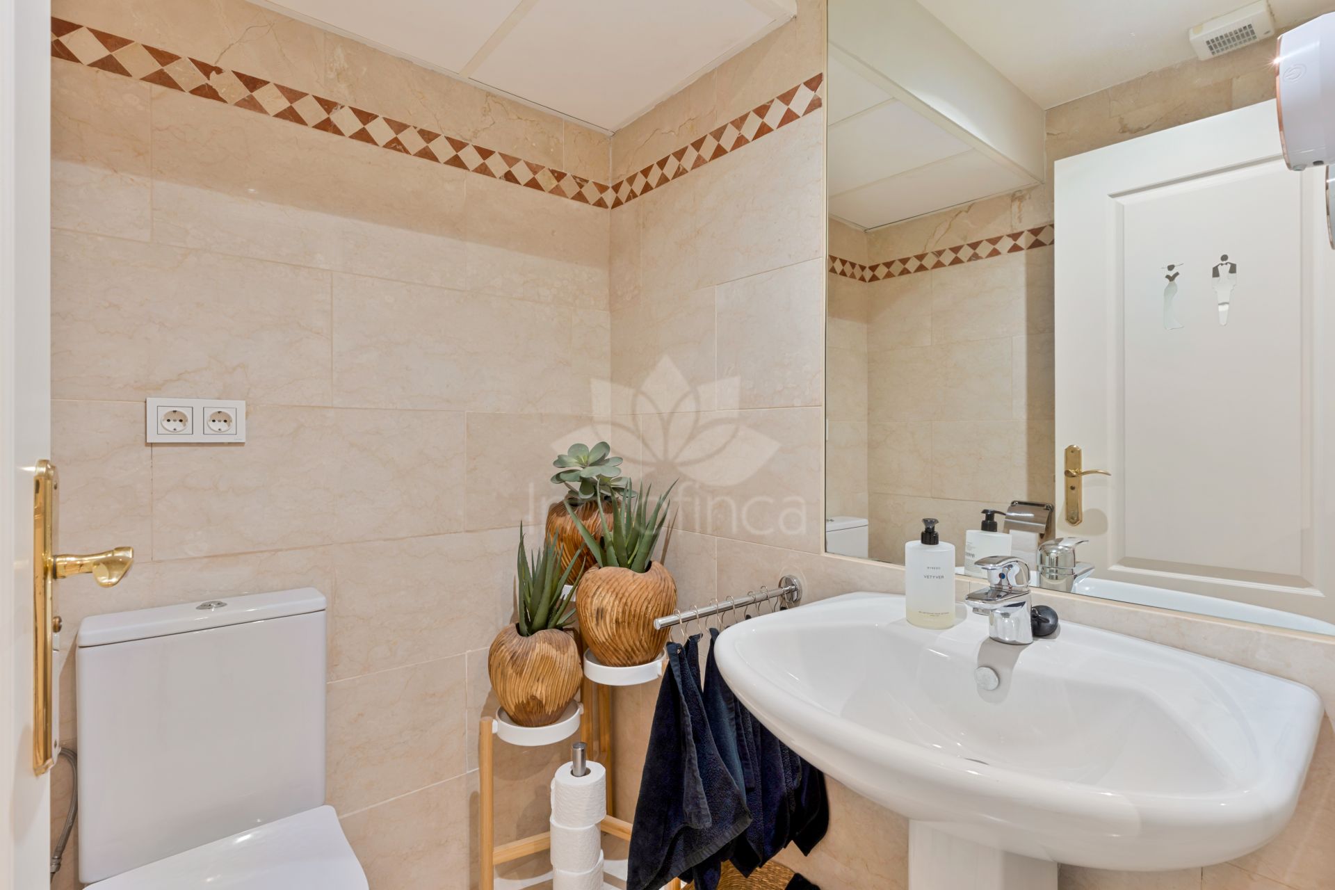 Ground Floor Apartment in Magna Marbella, Marbella