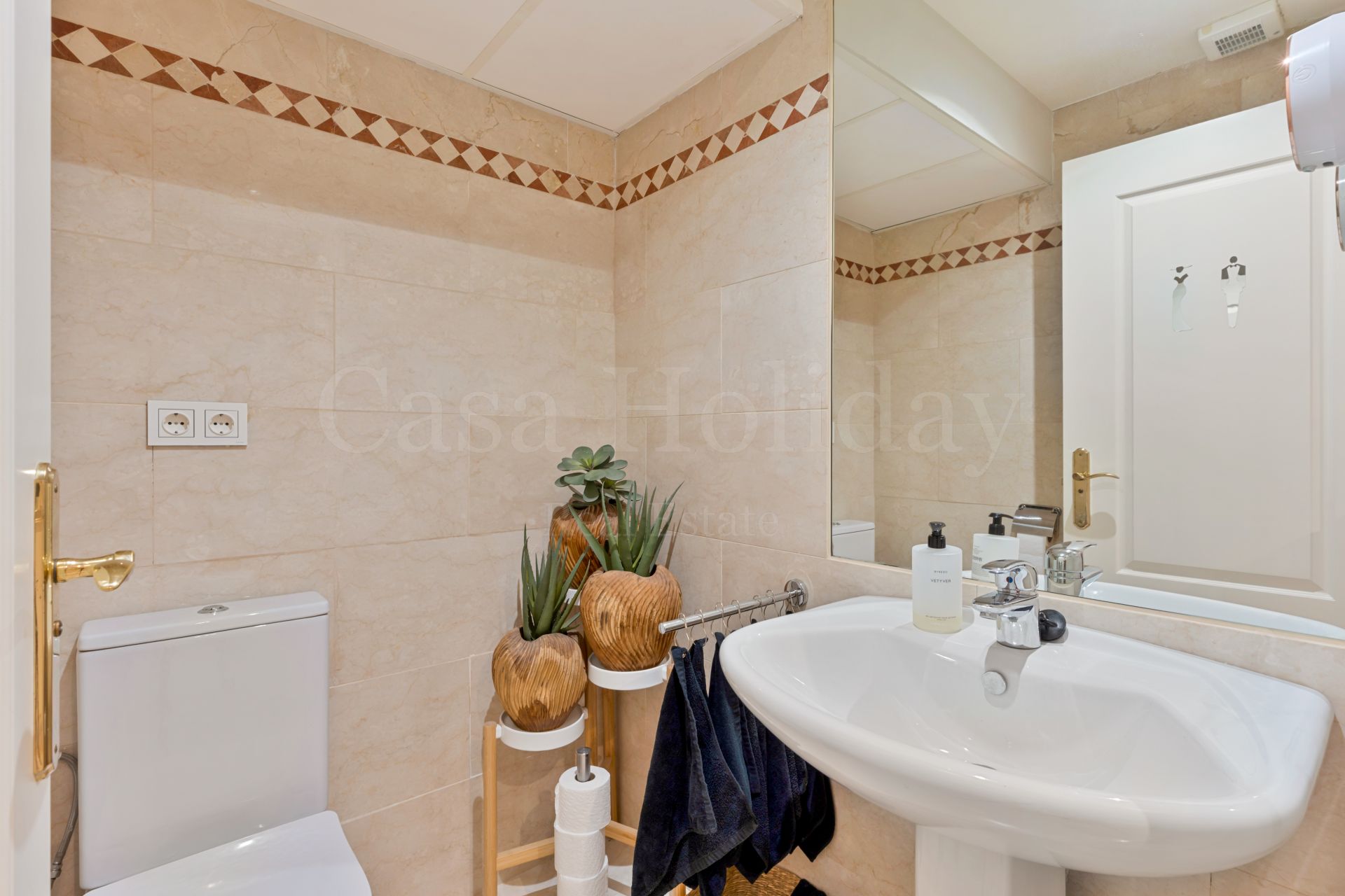 Ground Floor Apartment in Magna Marbella, Marbella