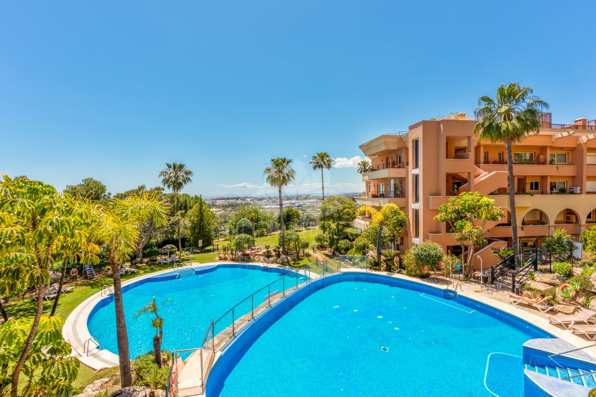 Ground Floor Apartment in Magna Marbella, Marbella