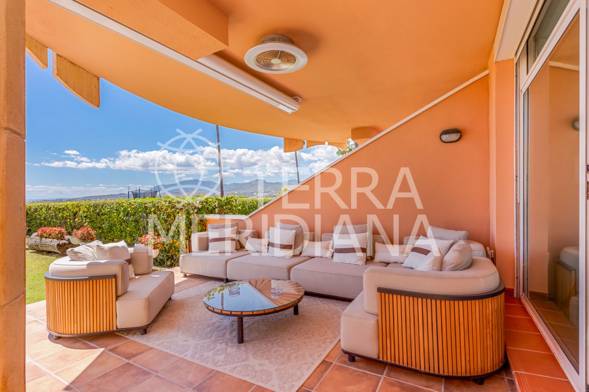 Ground Floor Apartment in Magna Marbella, Marbella
