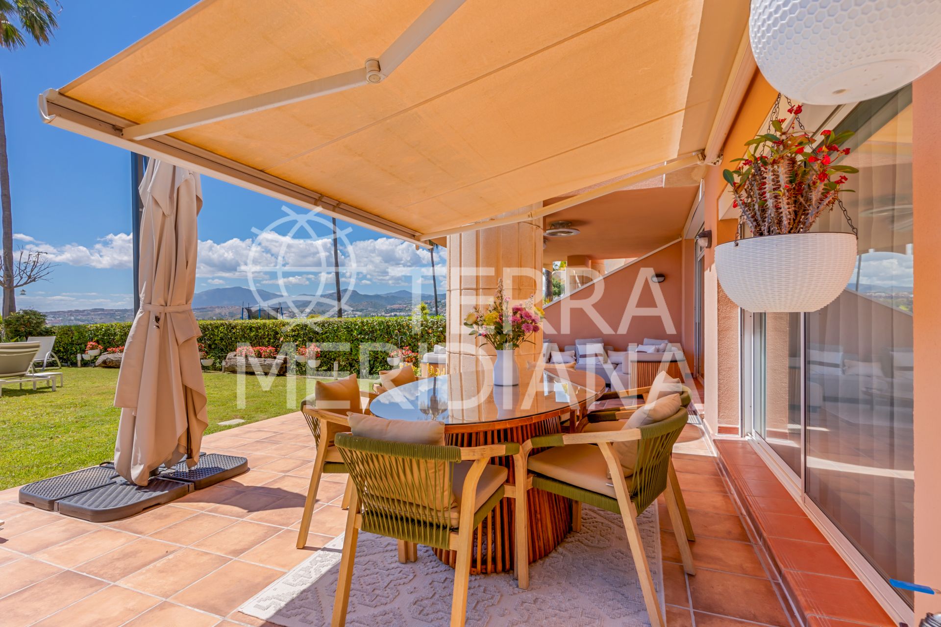 Ground Floor Apartment in Magna Marbella, Marbella