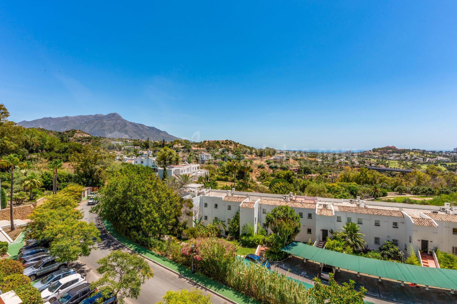 Duplex Penthouse in La Quinta Suites, Benahavis