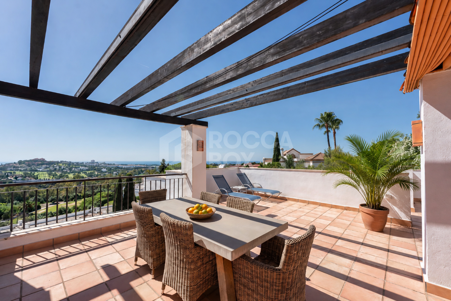 South-facing duplex penthouse in La Quinta Suites with panoramic sea and mountain views