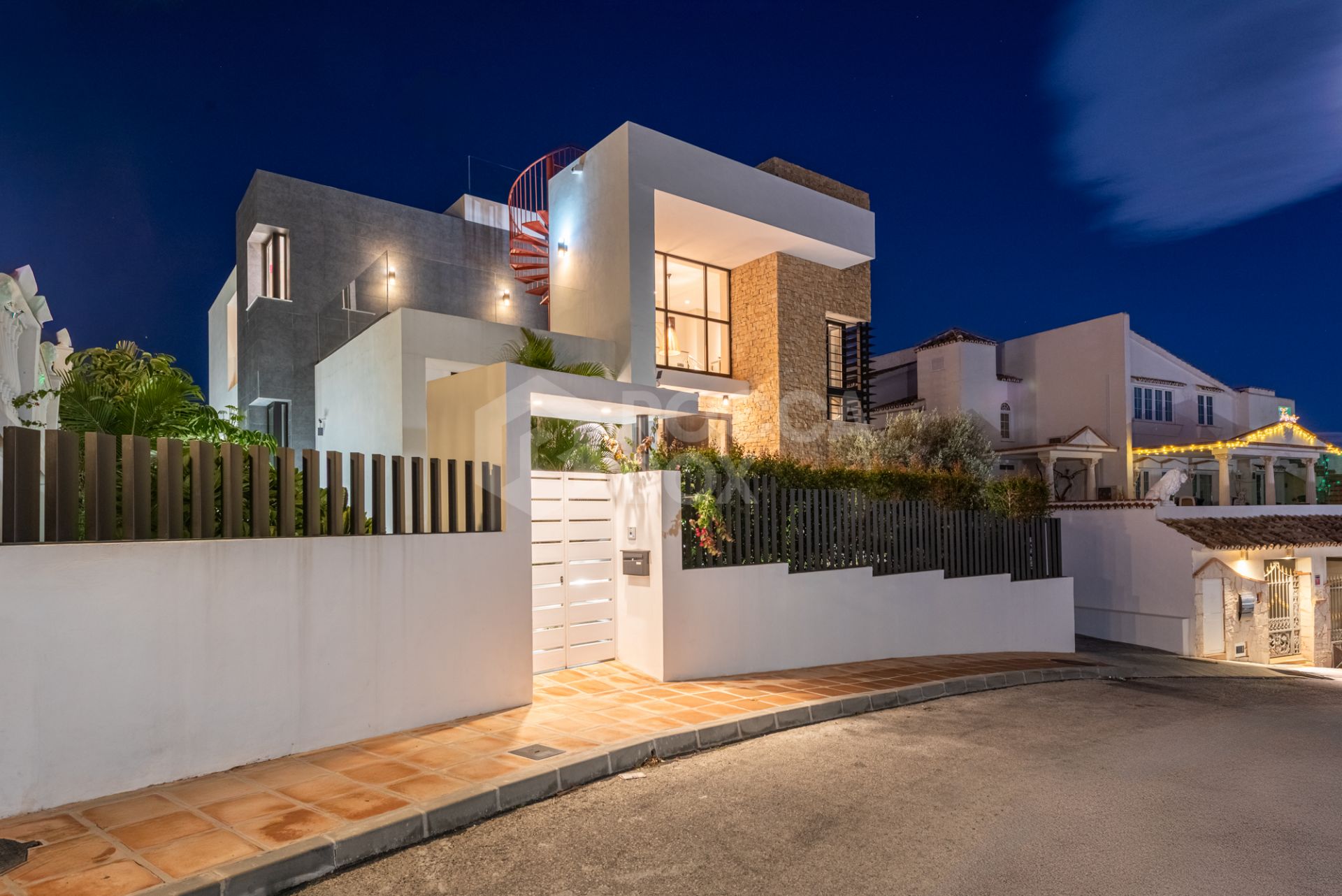 CONTEMPORARY LUXURY VILLA WITH PANORAMIC VIEWS – BUILT 2024