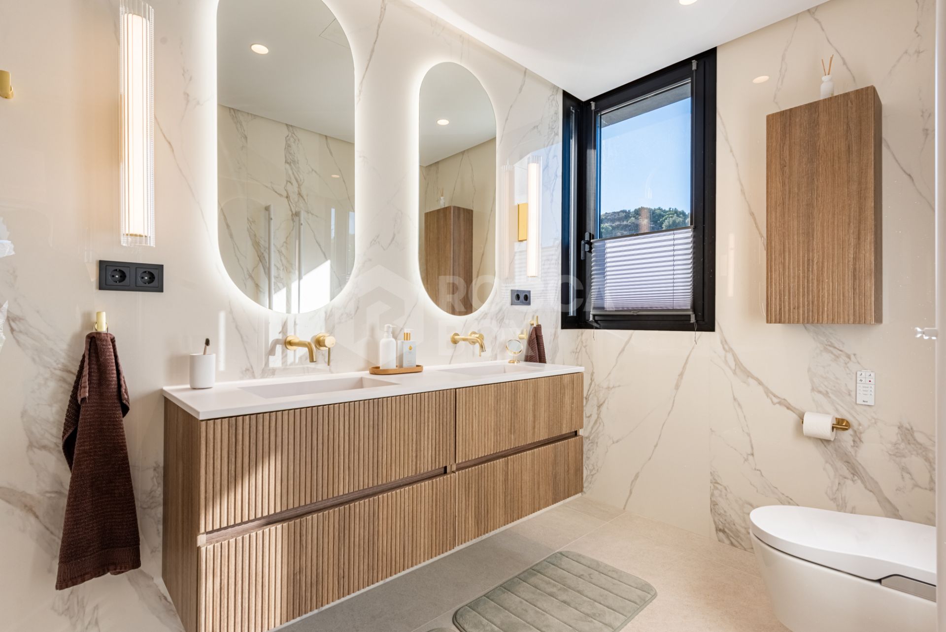 CONTEMPORARY LUXURY VILLA WITH PANORAMIC VIEWS – BUILT 2024