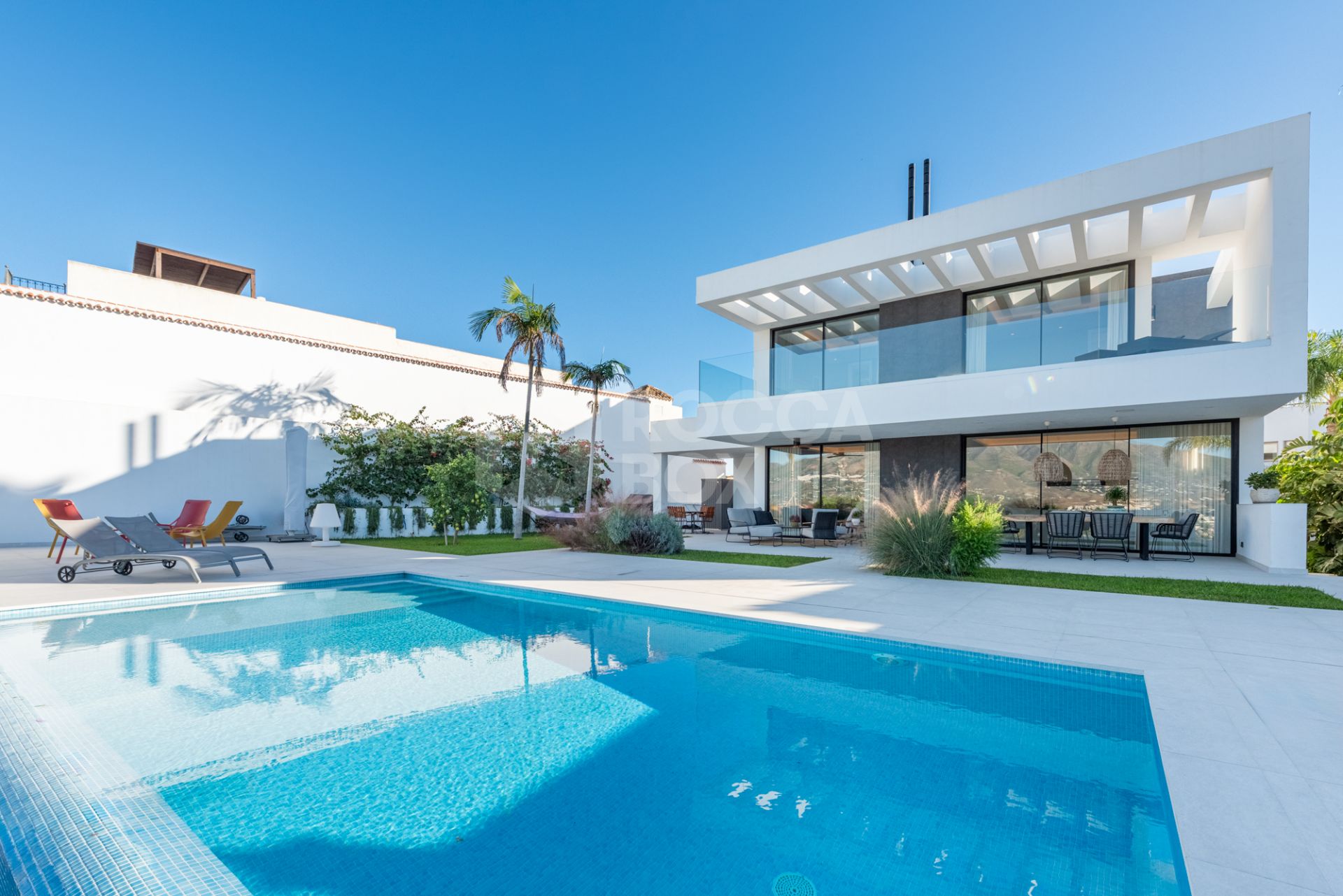 CONTEMPORARY LUXURY VILLA WITH PANORAMIC VIEWS – BUILT 2024