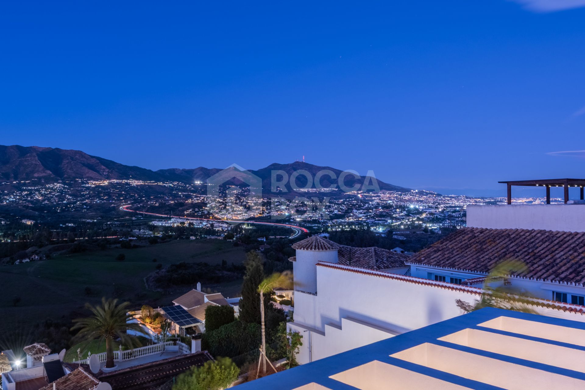 CONTEMPORARY LUXURY VILLA WITH PANORAMIC VIEWS – BUILT 2024