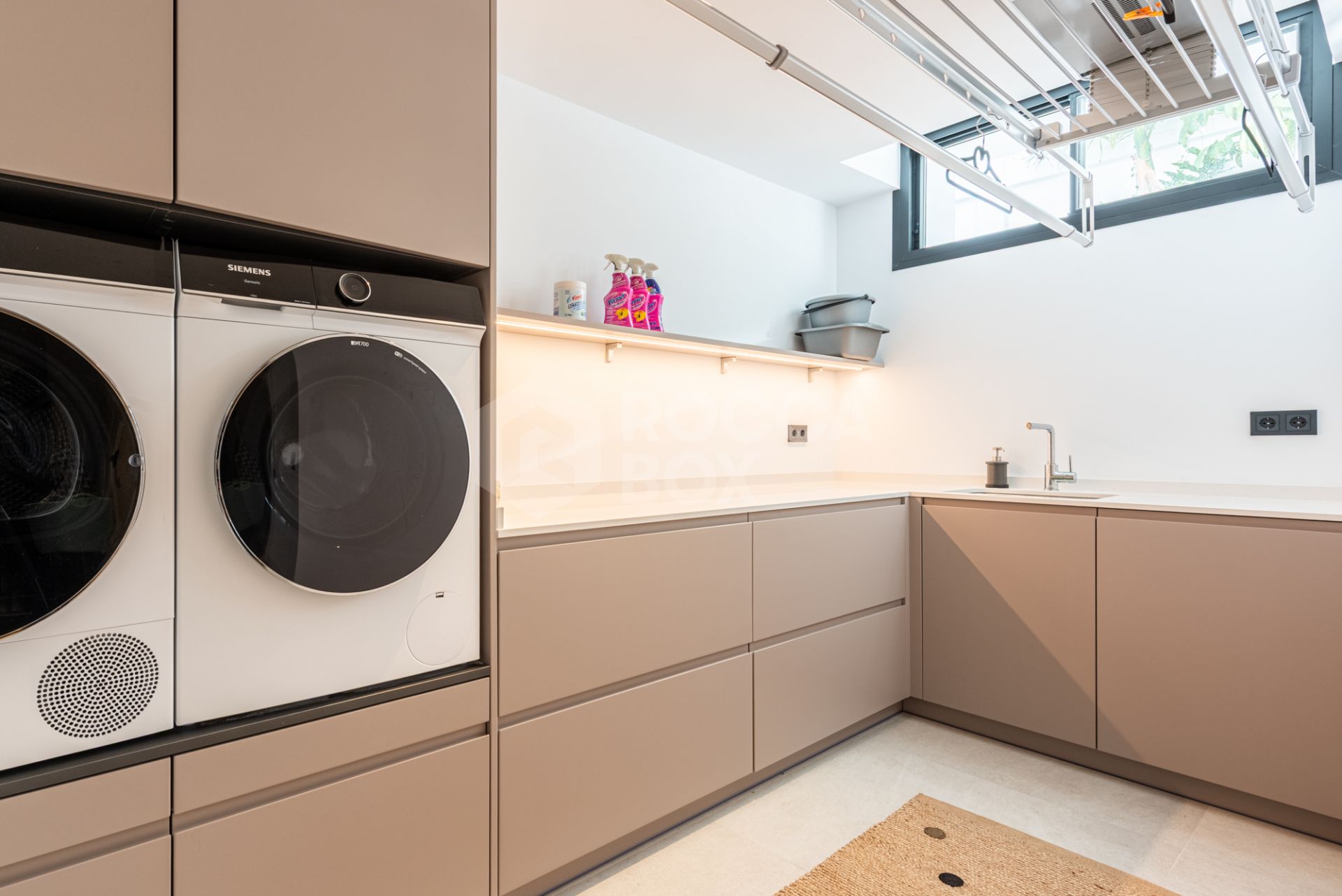 CONTEMPORARY LUXURY VILLA WITH PANORAMIC VIEWS – BUILT 2024