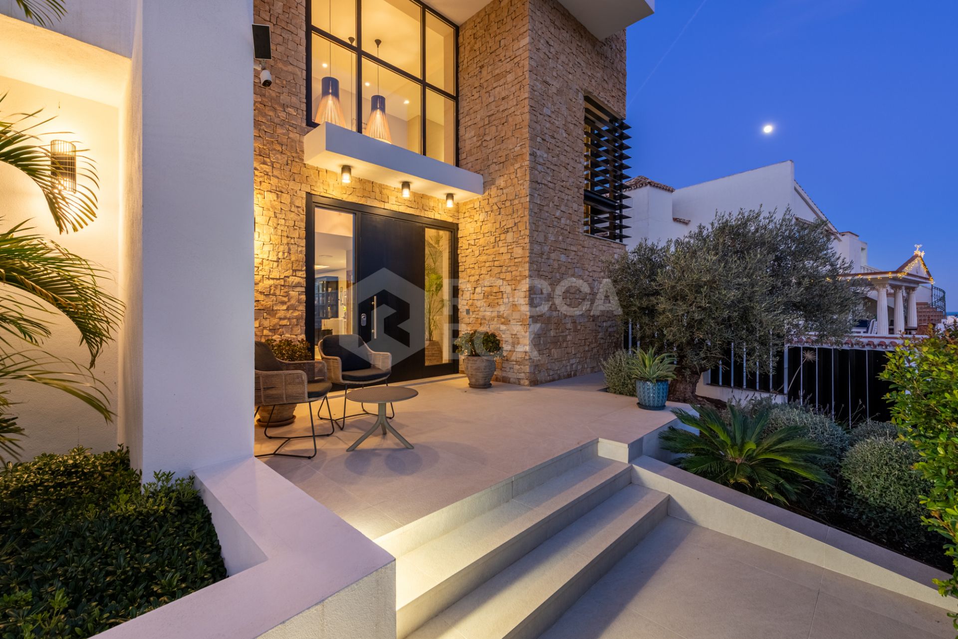 CONTEMPORARY LUXURY VILLA WITH PANORAMIC VIEWS – BUILT 2024