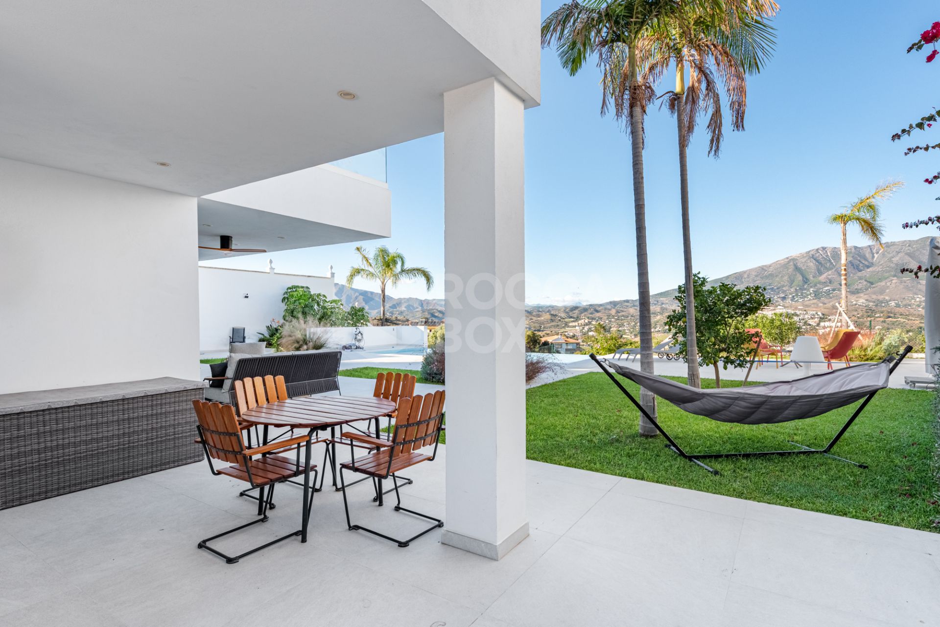 CONTEMPORARY LUXURY VILLA WITH PANORAMIC VIEWS – BUILT 2024