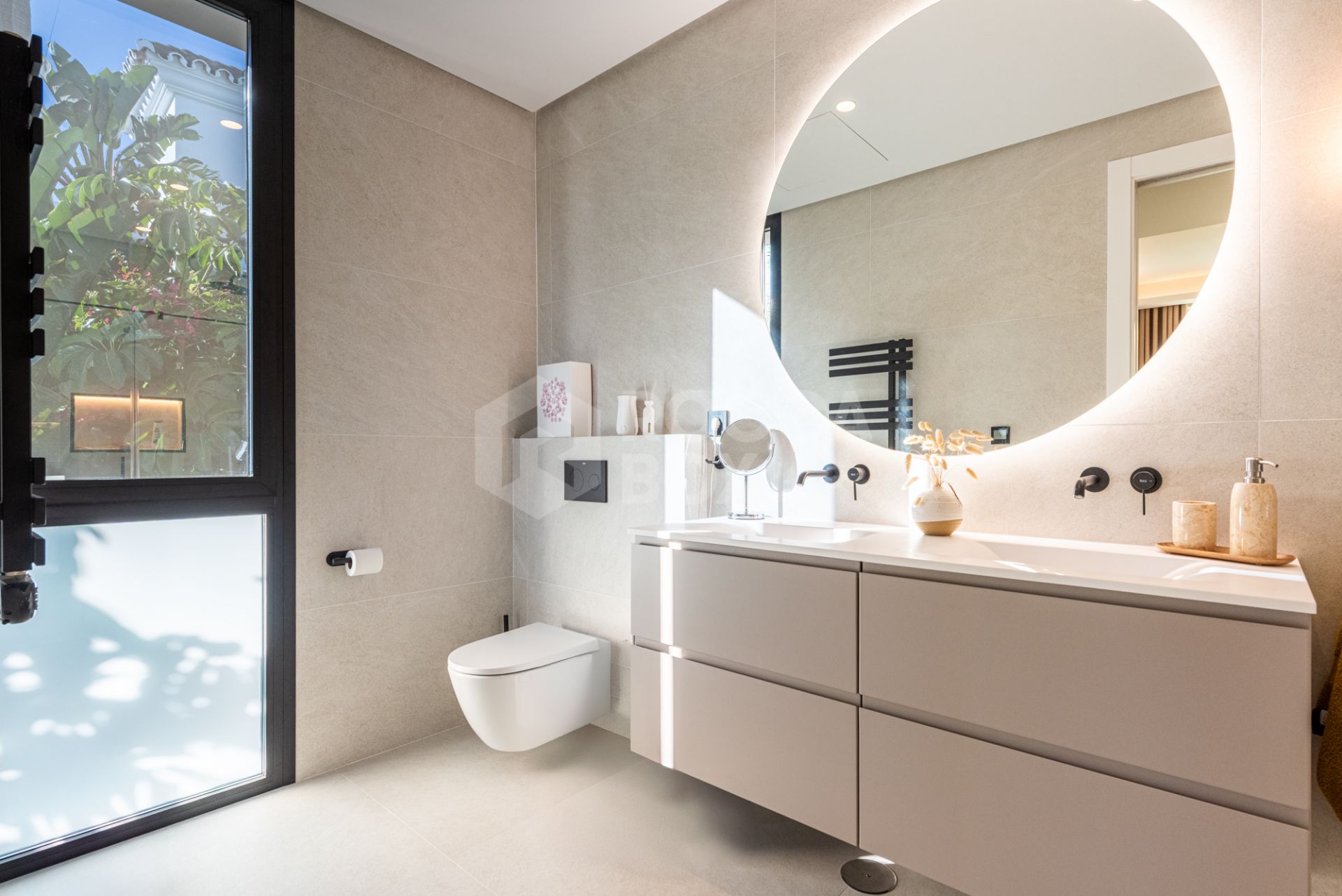 CONTEMPORARY LUXURY VILLA WITH PANORAMIC VIEWS – BUILT 2024