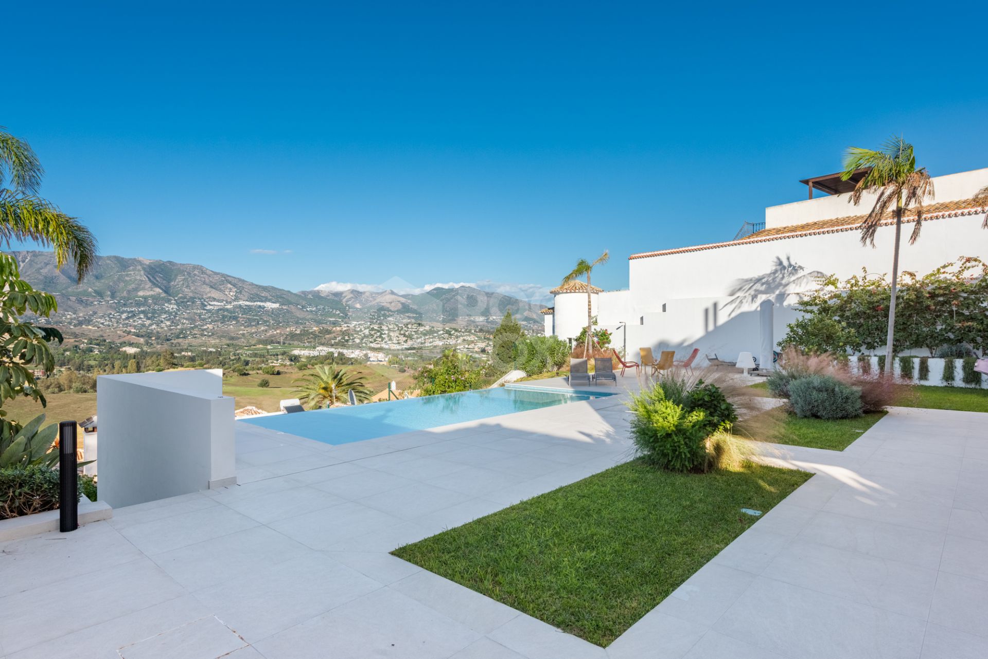 CONTEMPORARY LUXURY VILLA WITH PANORAMIC VIEWS – BUILT 2024