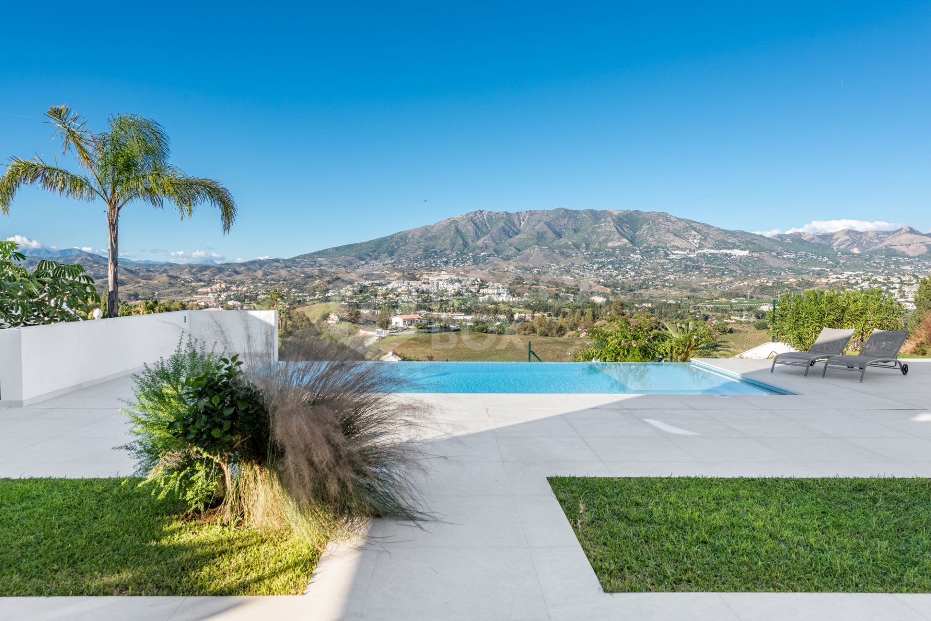 CONTEMPORARY LUXURY VILLA WITH PANORAMIC VIEWS – BUILT 2024