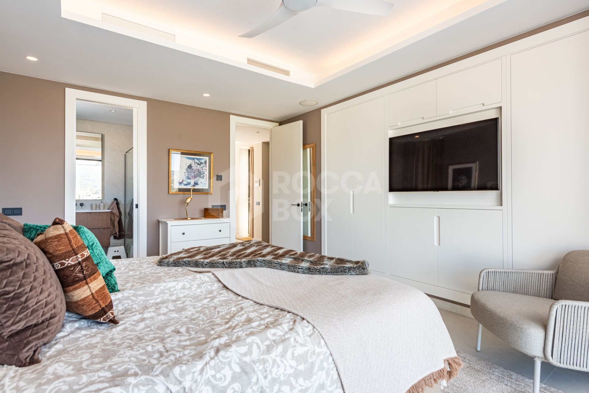 CONTEMPORARY LUXURY VILLA WITH PANORAMIC VIEWS – BUILT 2024