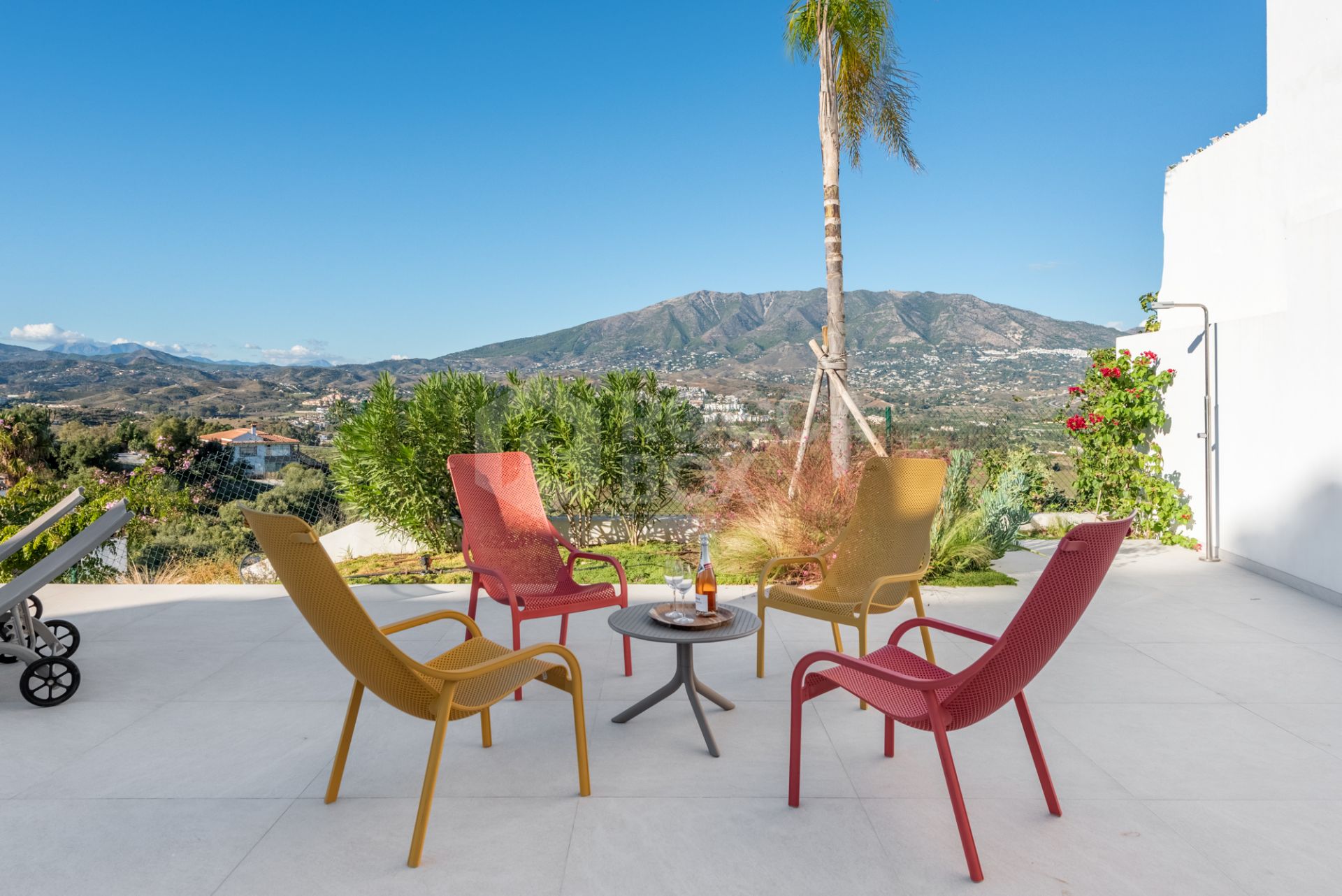 CONTEMPORARY LUXURY VILLA WITH PANORAMIC VIEWS – BUILT 2024