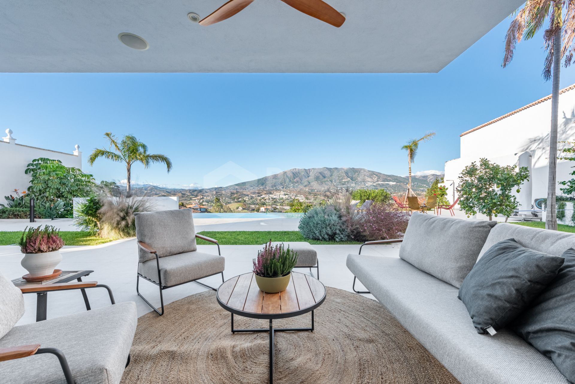 CONTEMPORARY LUXURY VILLA WITH PANORAMIC VIEWS – BUILT 2024