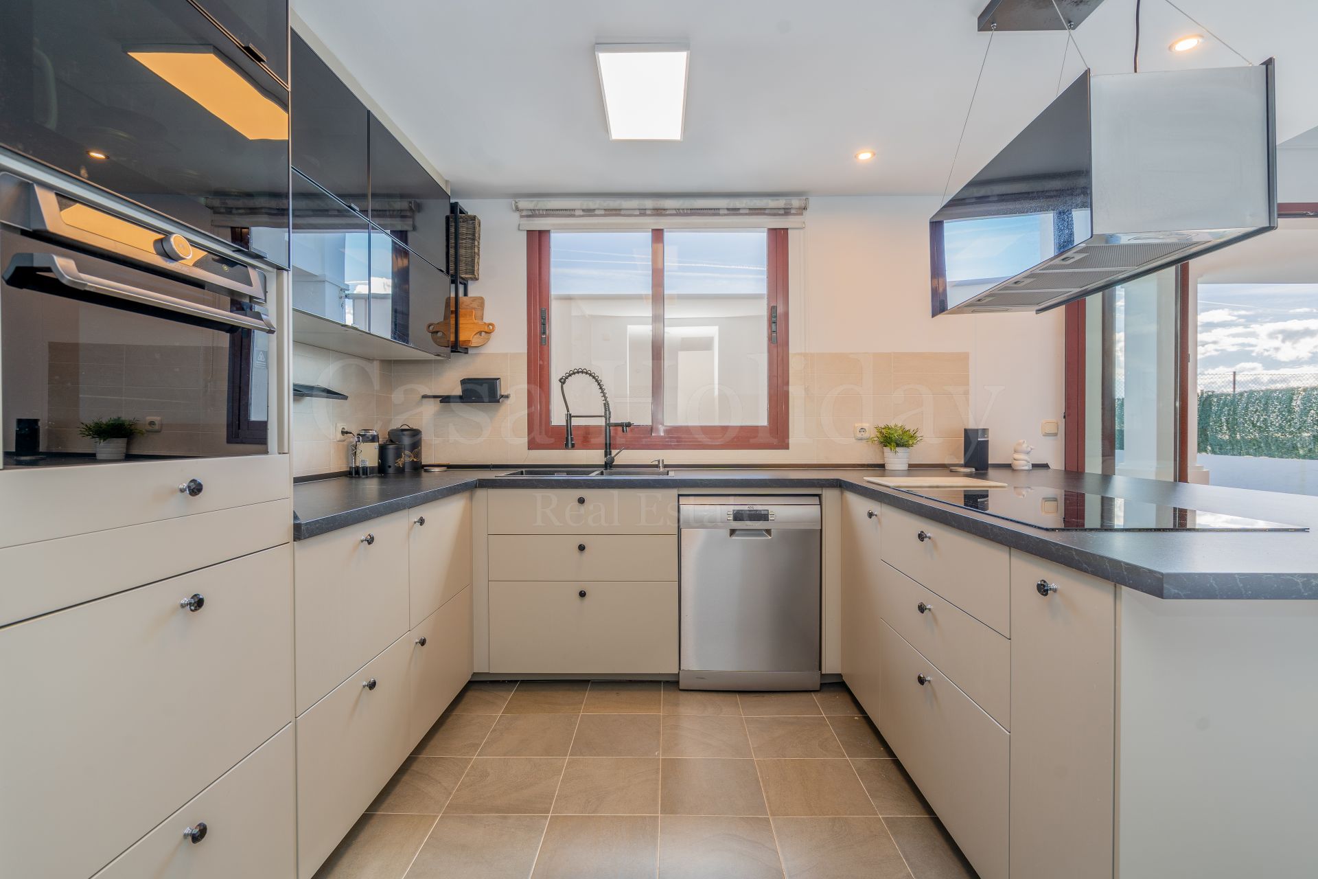 Town House in Doña Julia, Casares