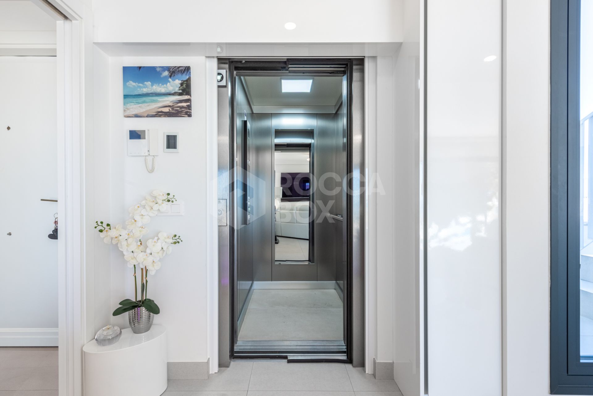 Amazing duplex penthouse with 360 views.