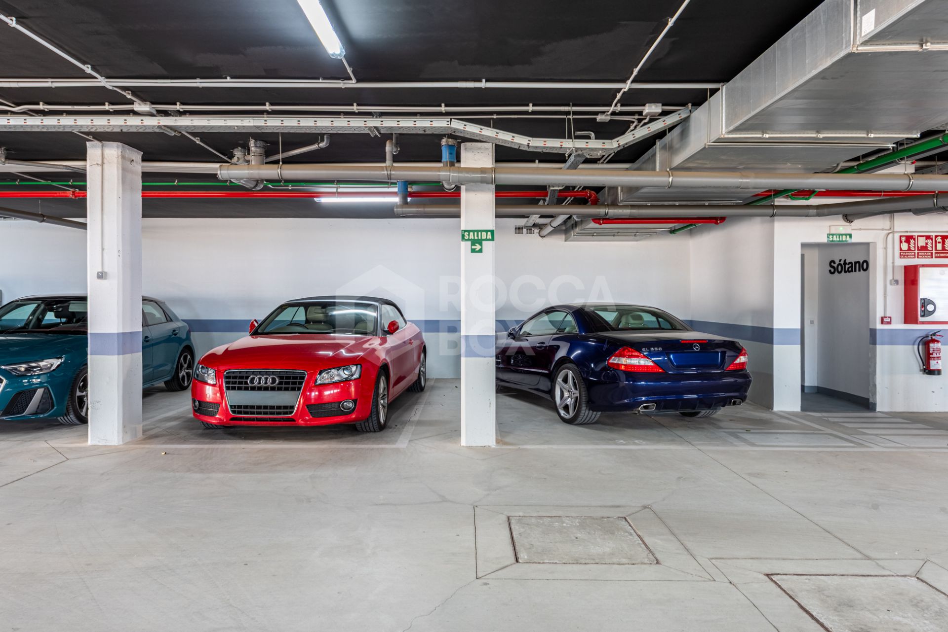 Amazing duplex penthouse with 360 views.