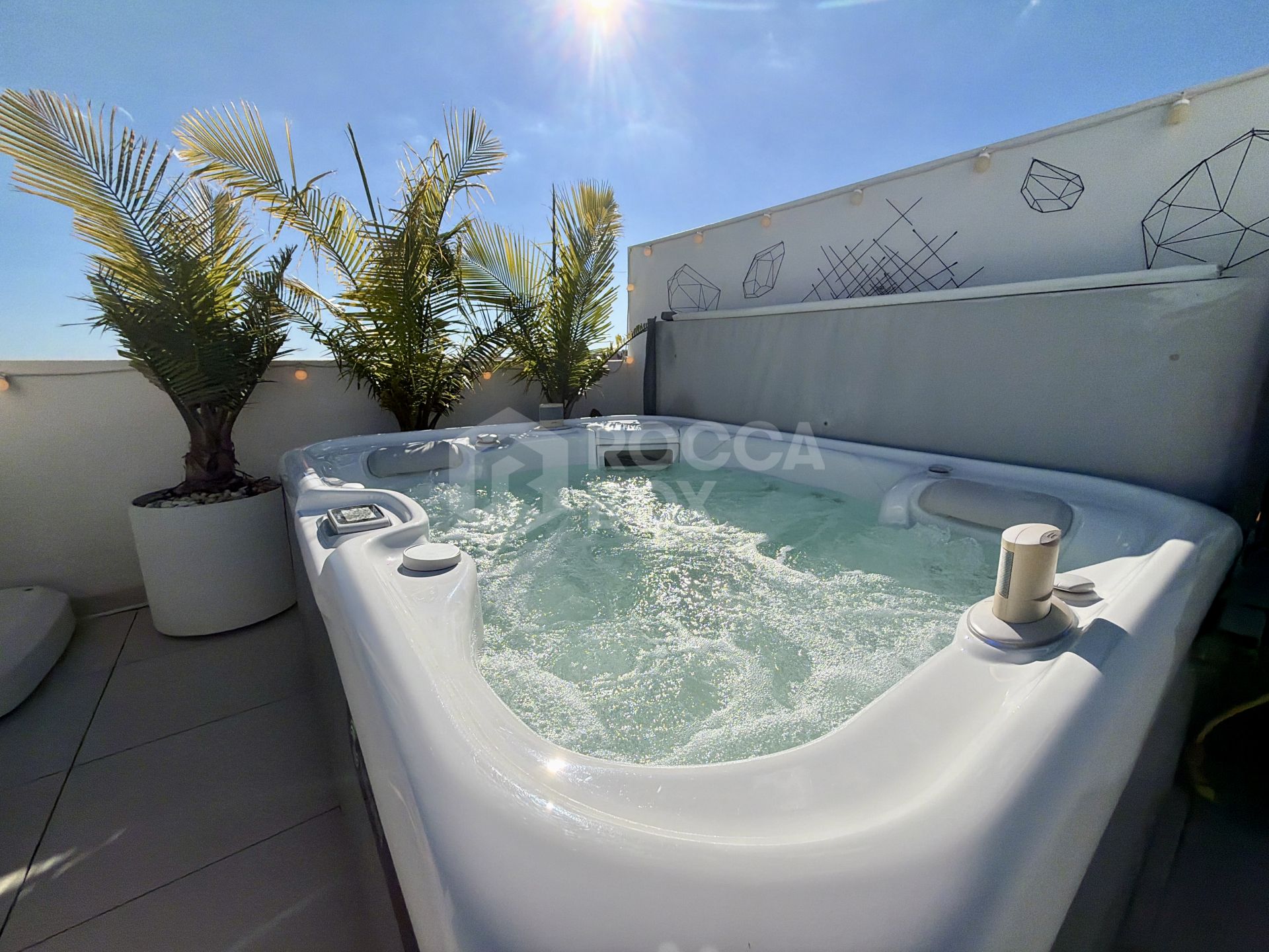 Amazing duplex penthouse with 360 views.