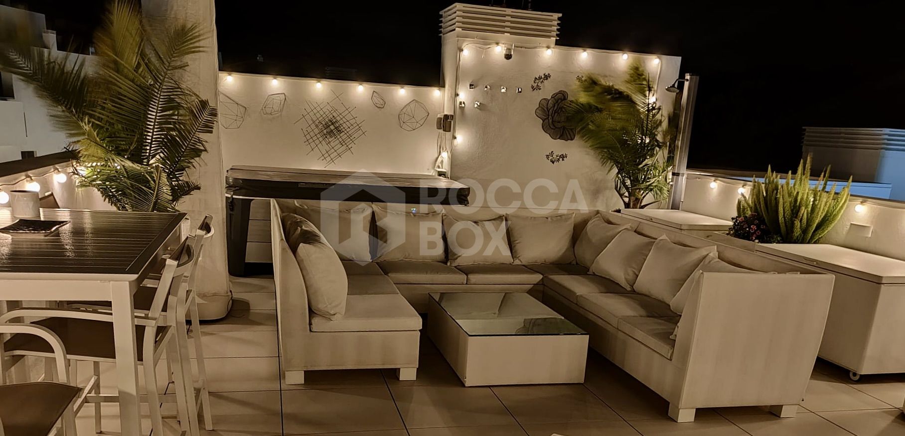 Amazing duplex penthouse with 360 views.