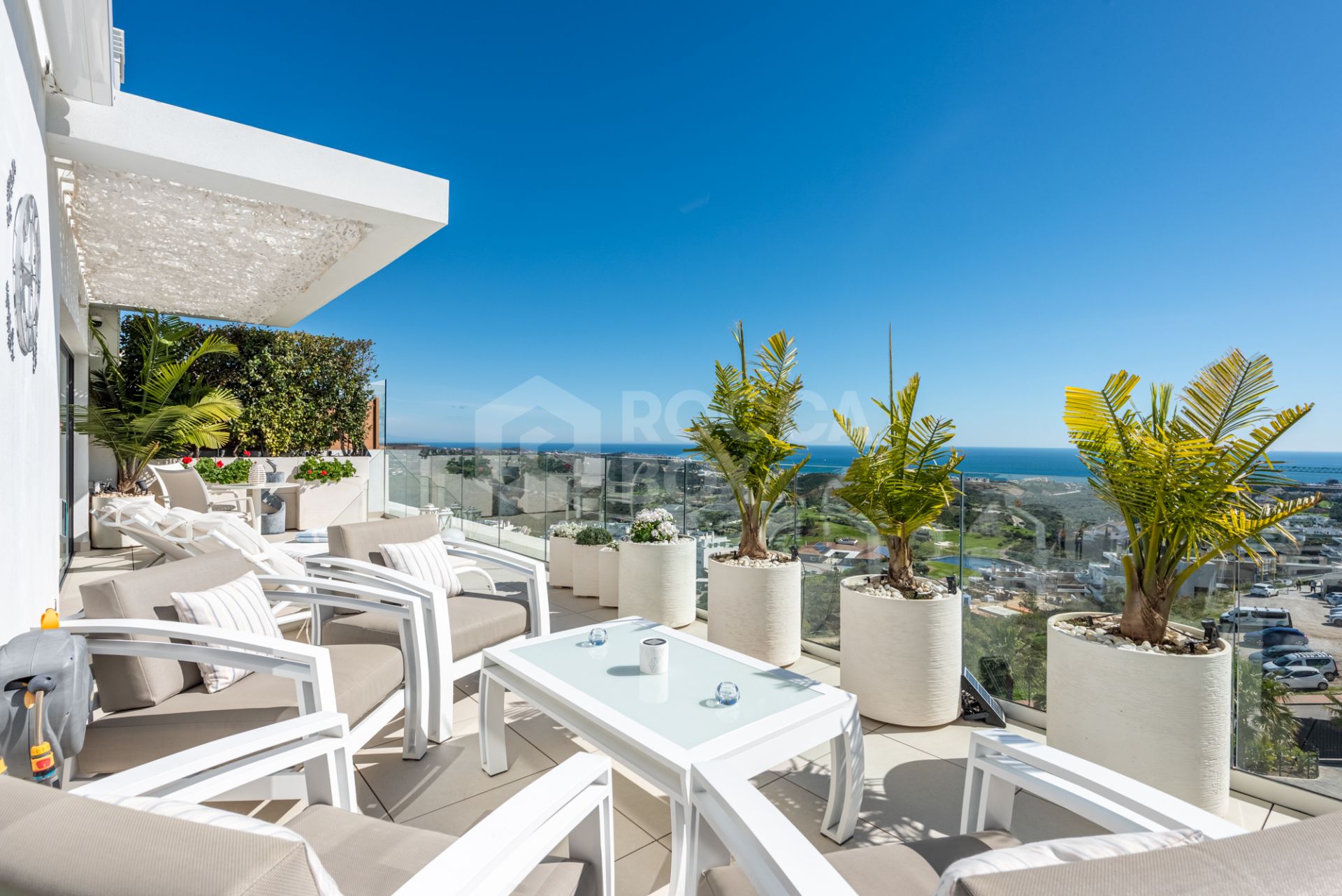 Amazing duplex penthouse with 360 views.