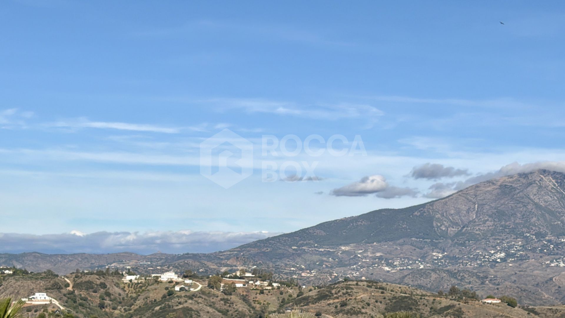 Amazing duplex penthouse with 360 views.