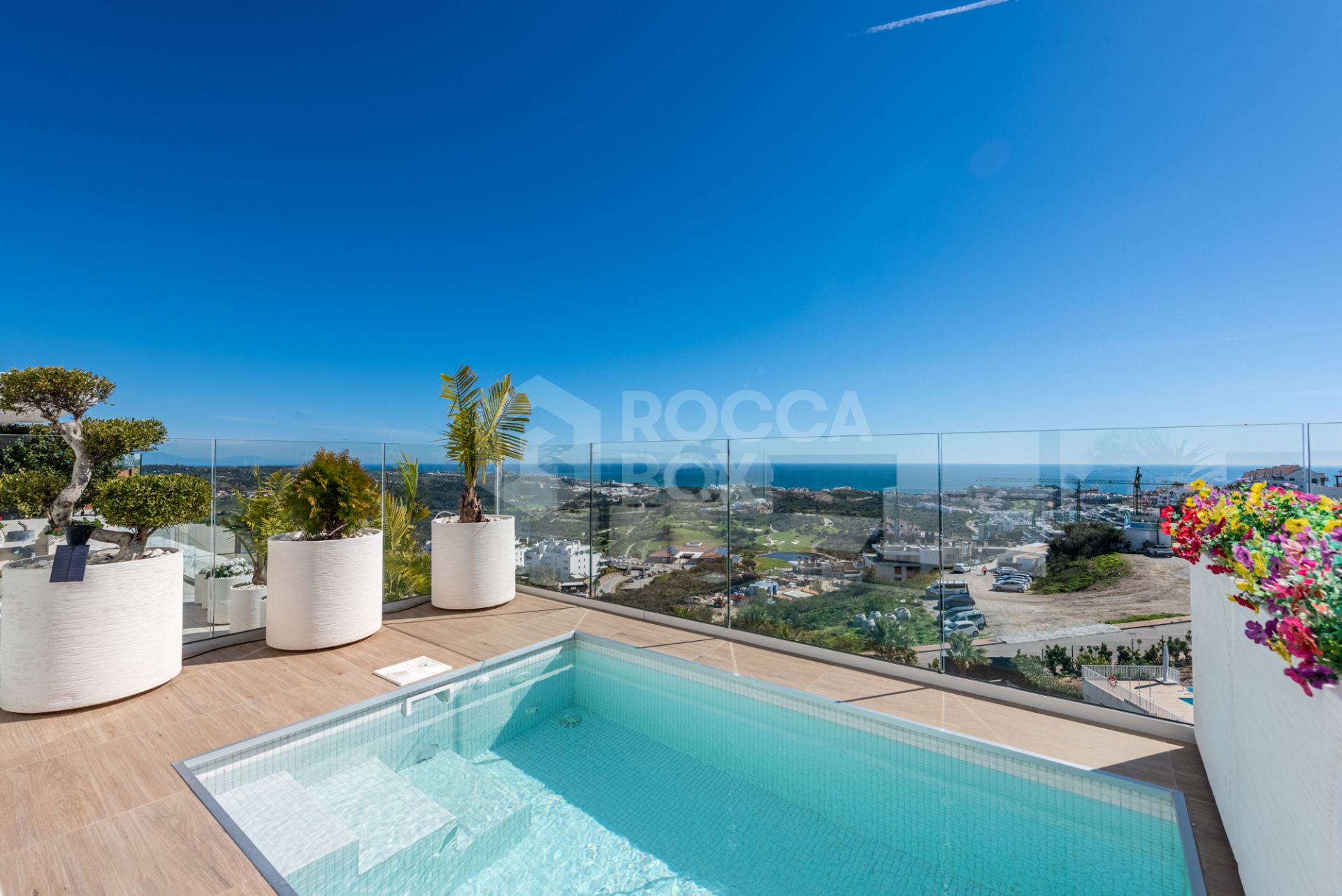 Amazing duplex penthouse with 360 views.