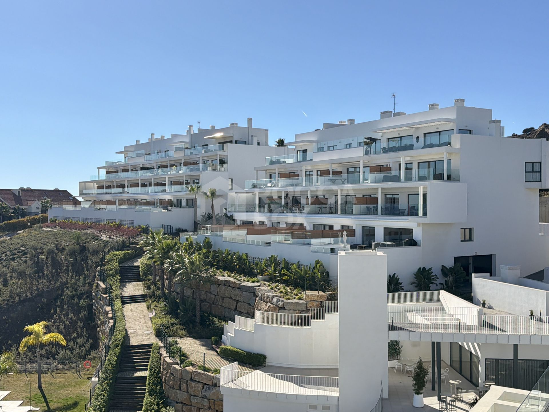 Amazing duplex penthouse with 360 views.