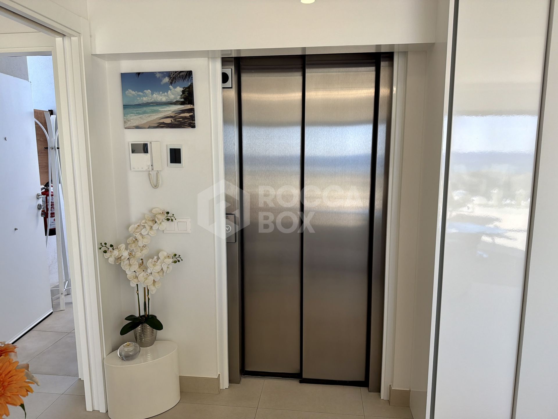 Amazing duplex penthouse with 360 views.