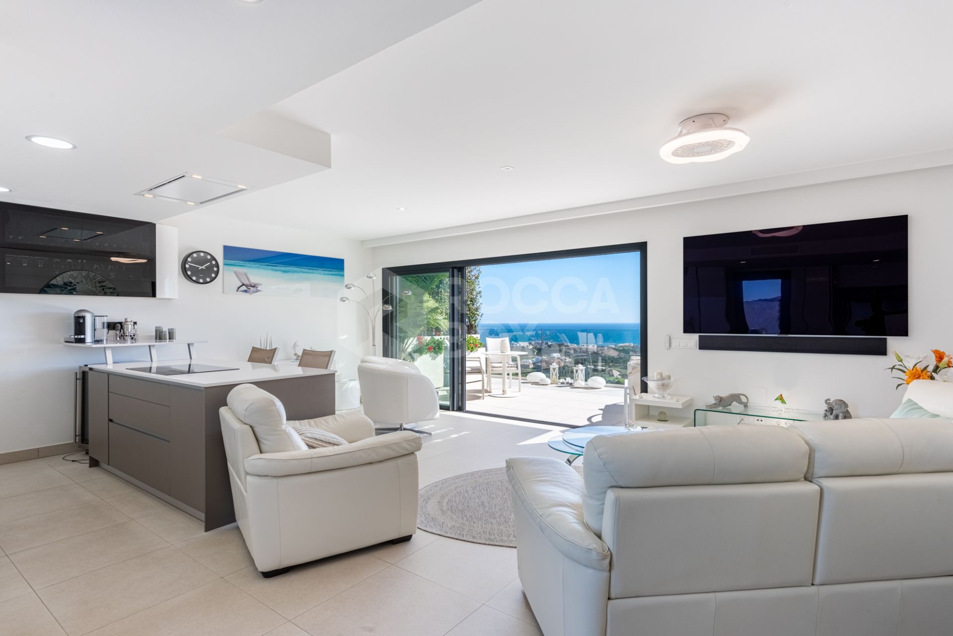 Amazing duplex penthouse with 360 views.