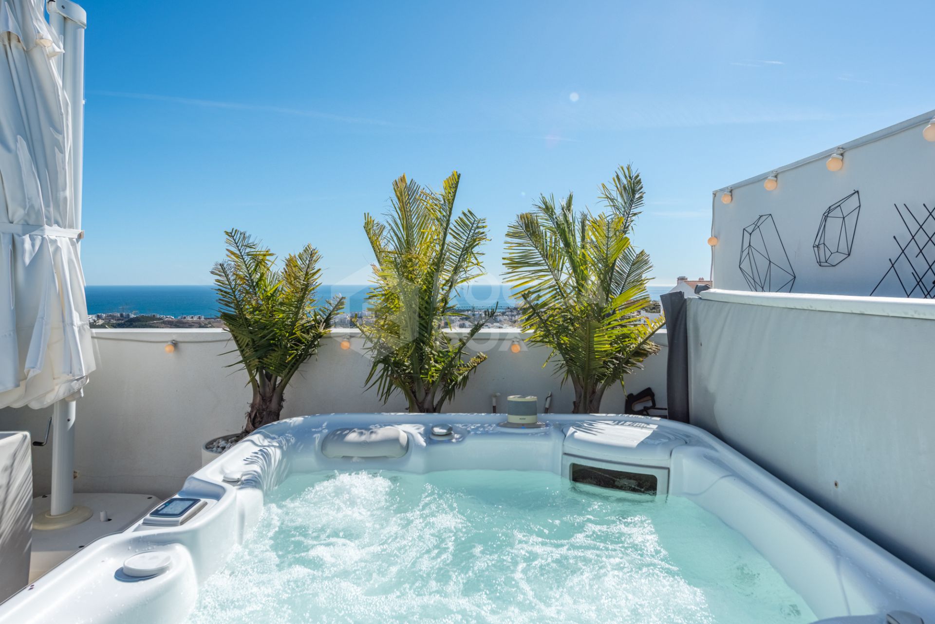 Amazing duplex penthouse with 360 views.