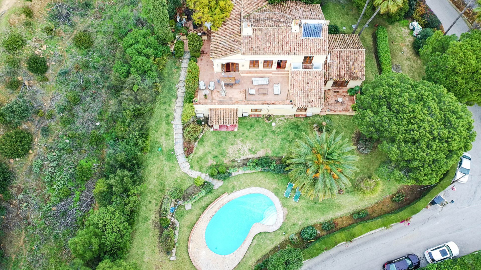 Spacieuse Villa de Style Andalou avec Vue Panoramique sur la Mer à Bahía Dorada, Estepona