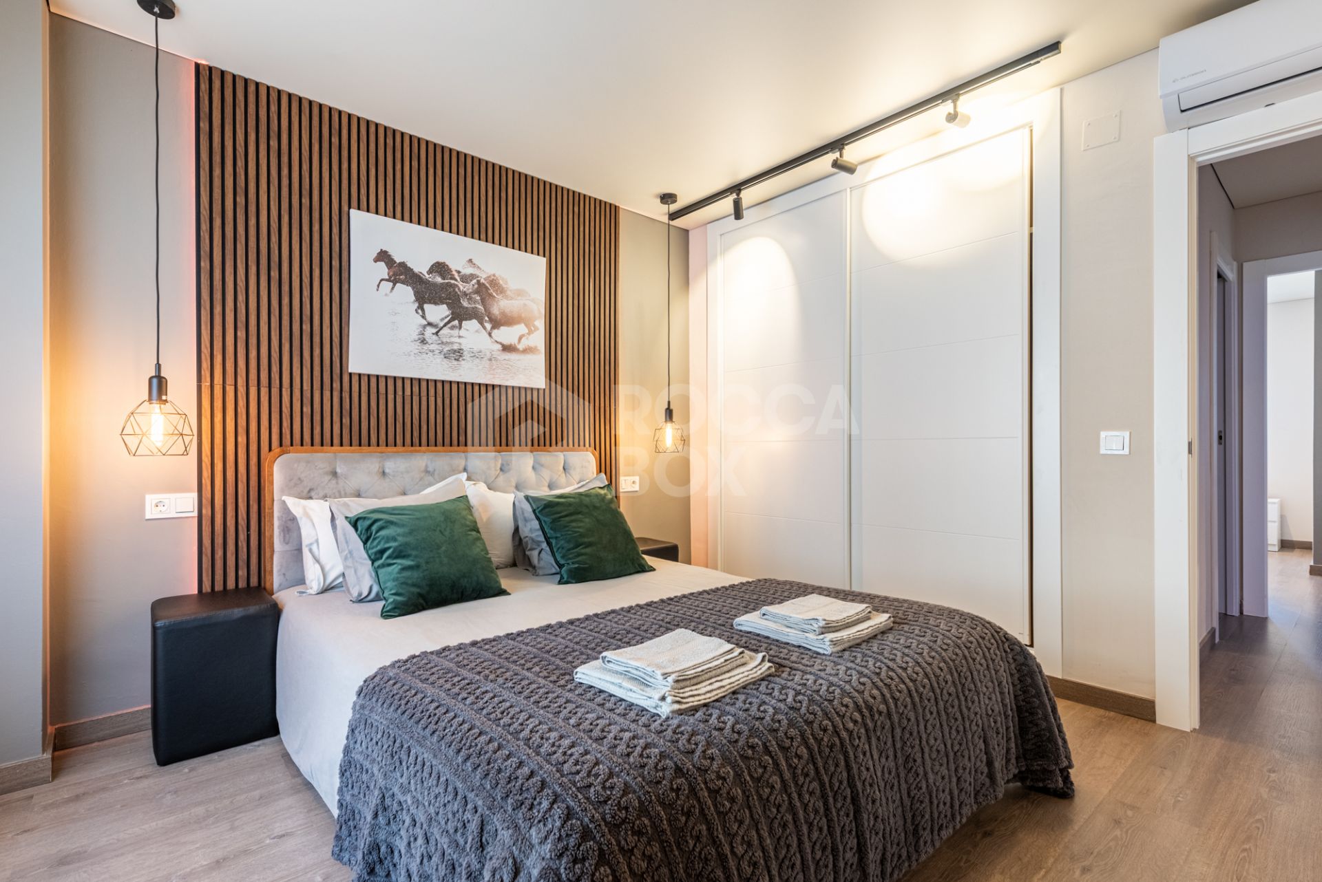 Renovated 2 bedrooms apartment with sea view and tourist licence in a charming Benalmadena Pueblo