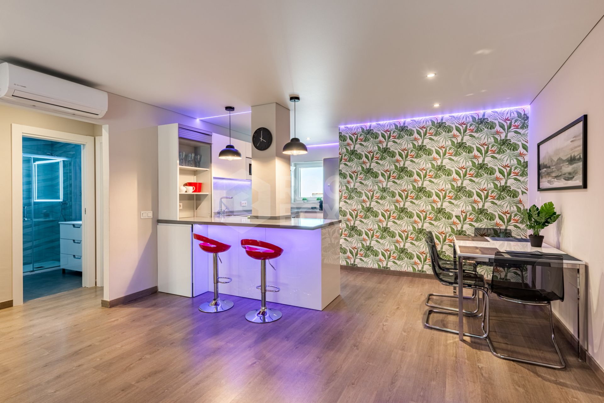 Renovated 2 bedrooms apartment with sea view and tourist licence in a charming Benalmadena Pueblo