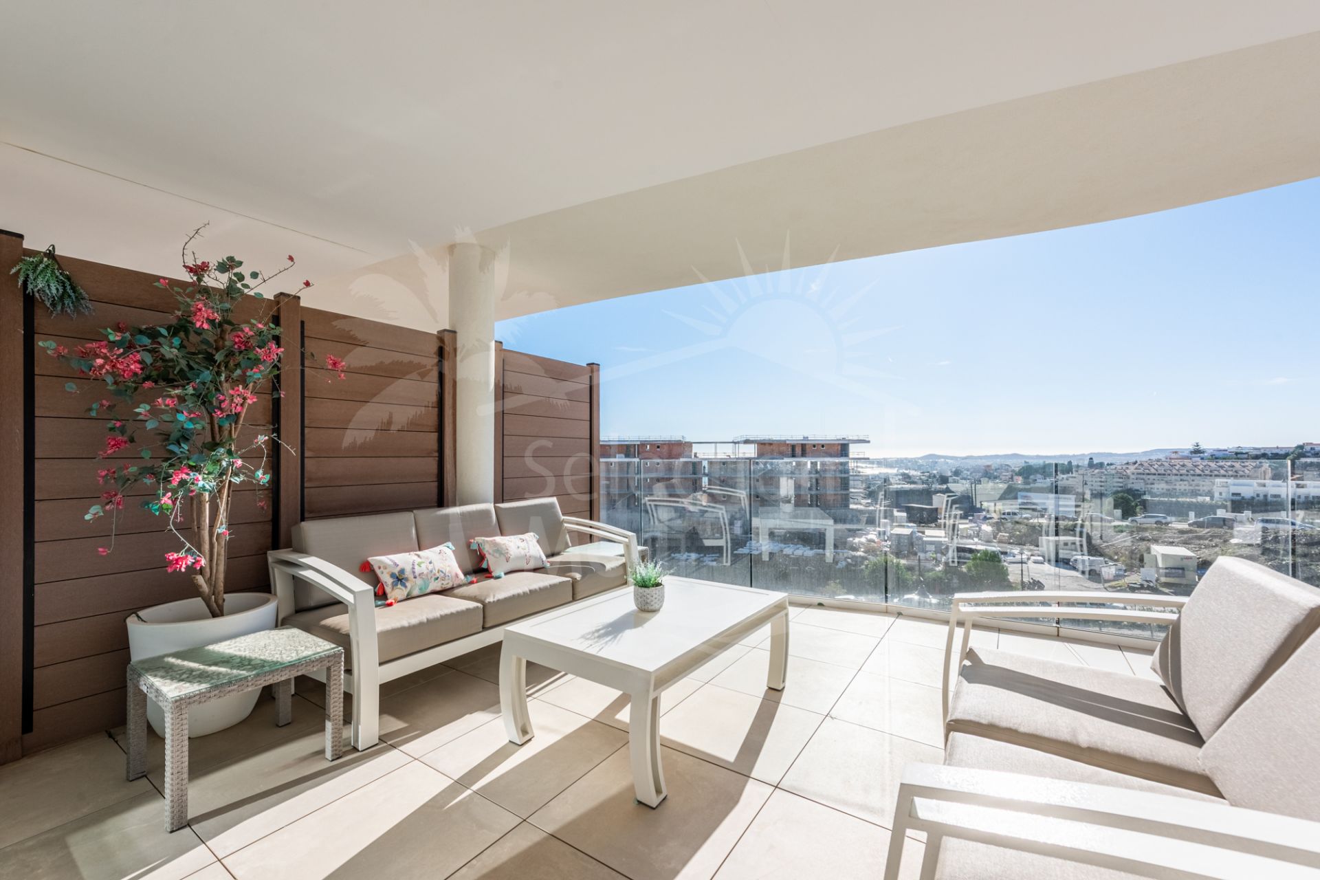 Elegante apartamento de 2 dormitorios con terraza y vistas al mar en Panoramica, El Higuerón