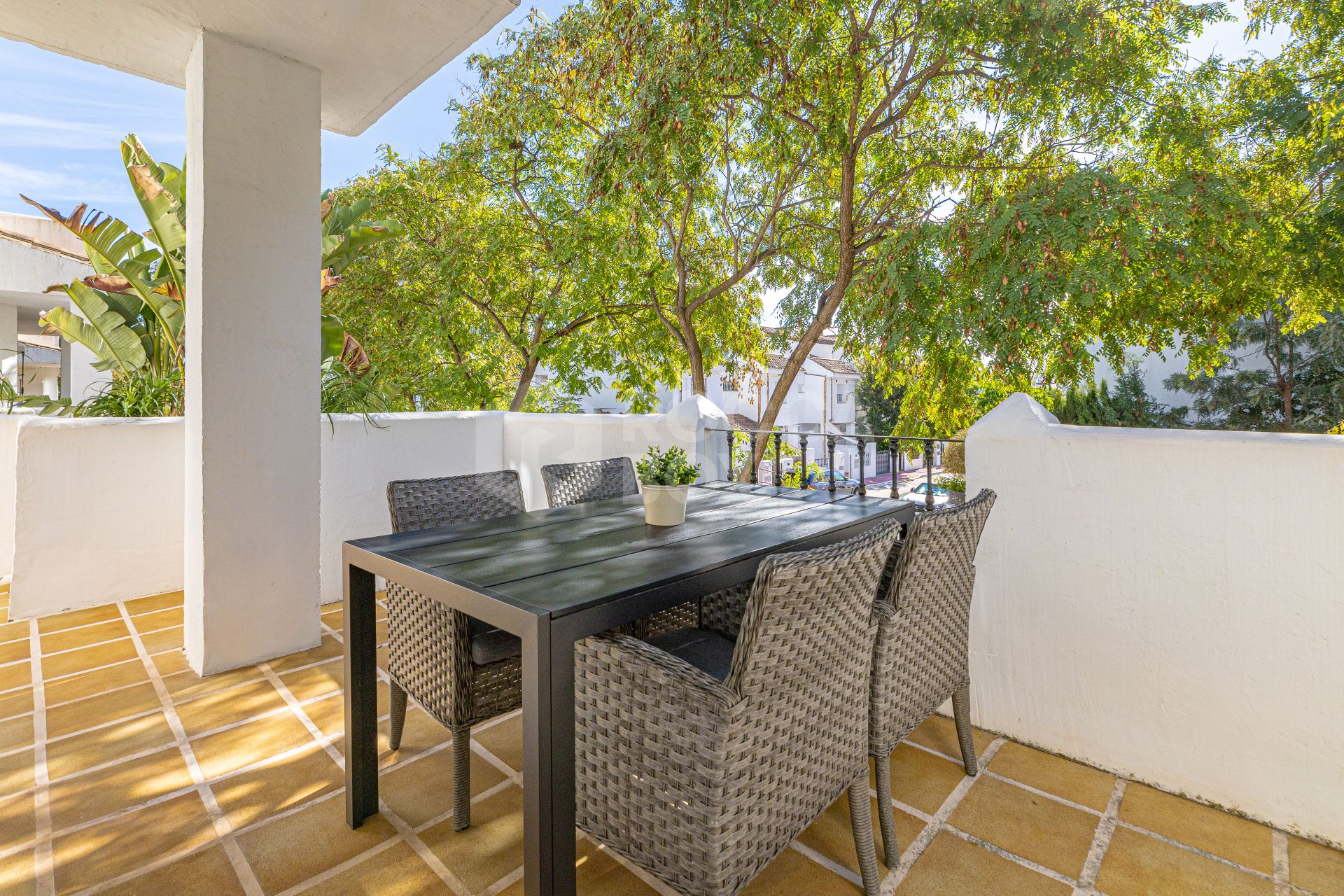 Bright and spacious apartment in Los Naranjos de Marbella