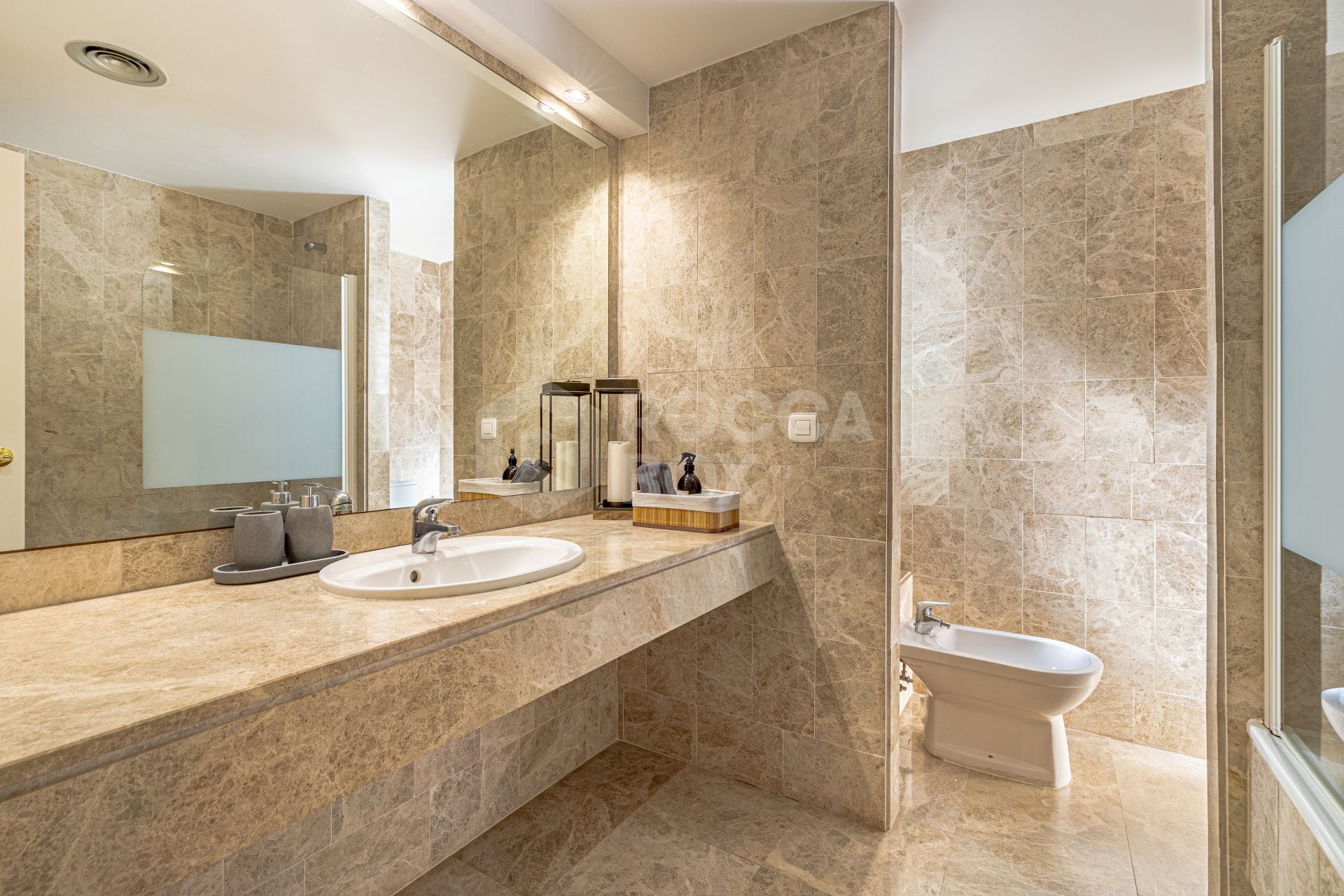 Bright and spacious apartment in Los Naranjos de Marbella