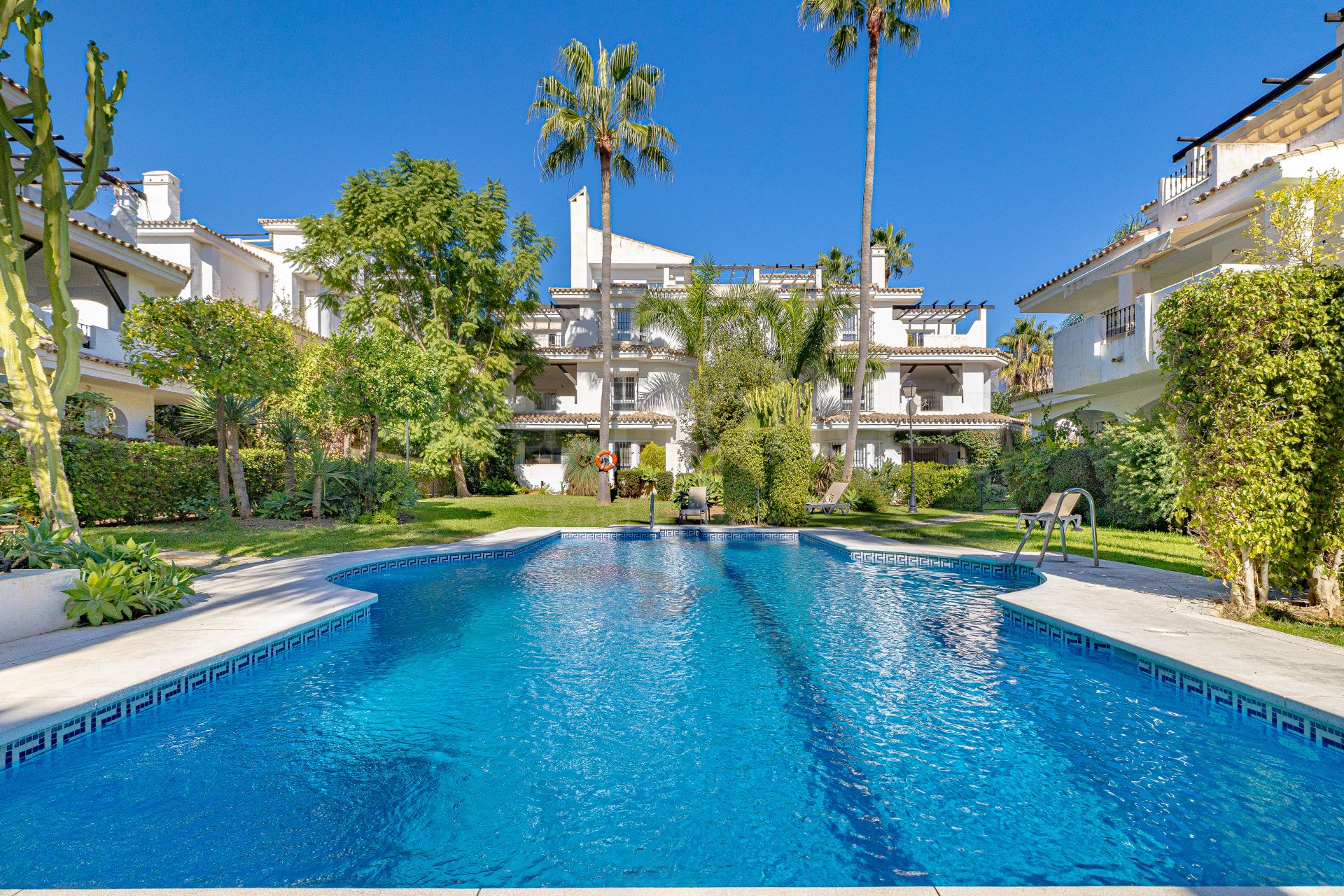 Apartment in Los Naranjos de Marbella, Marbella