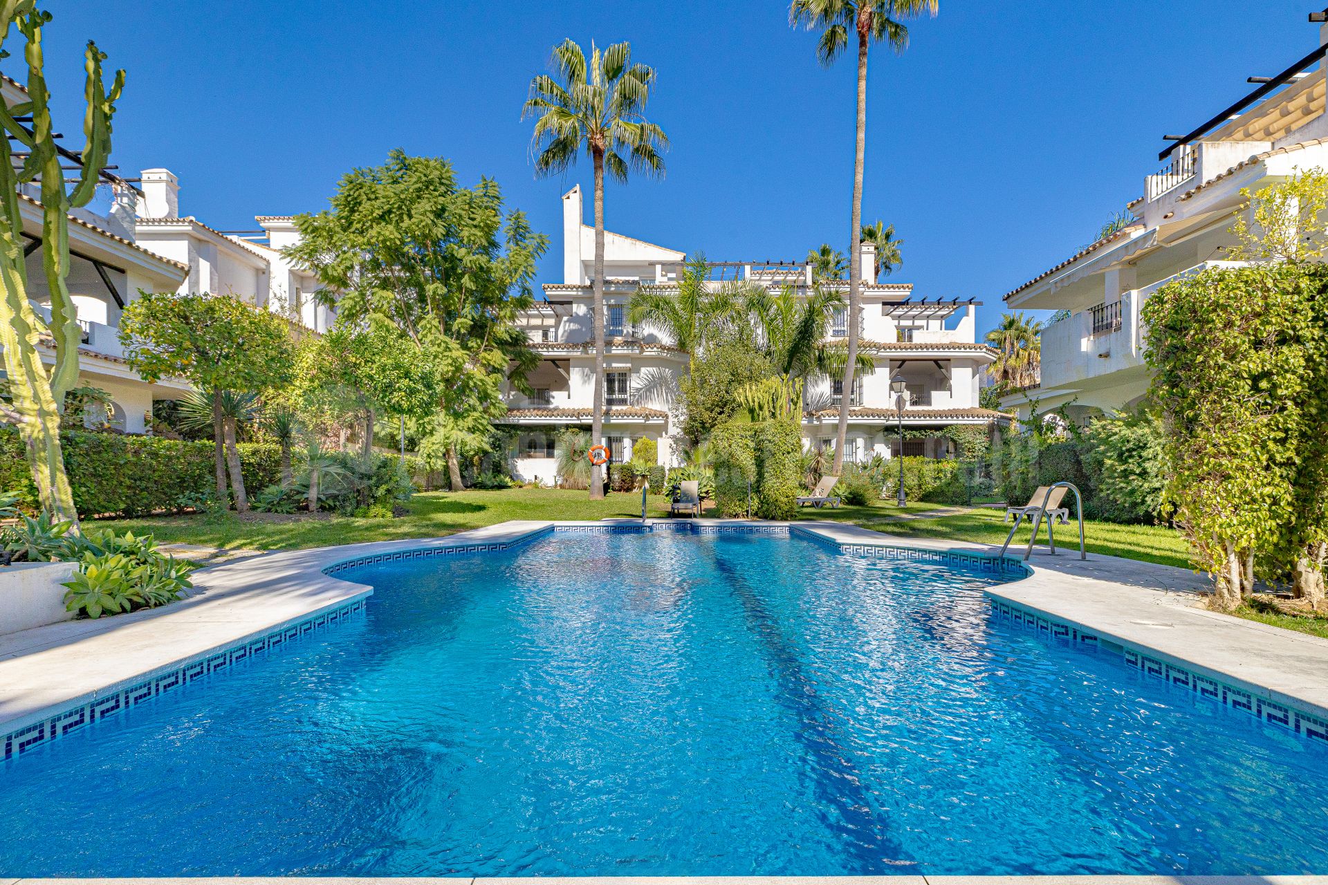 Apartamento en Los Naranjos de Marbella, Marbella