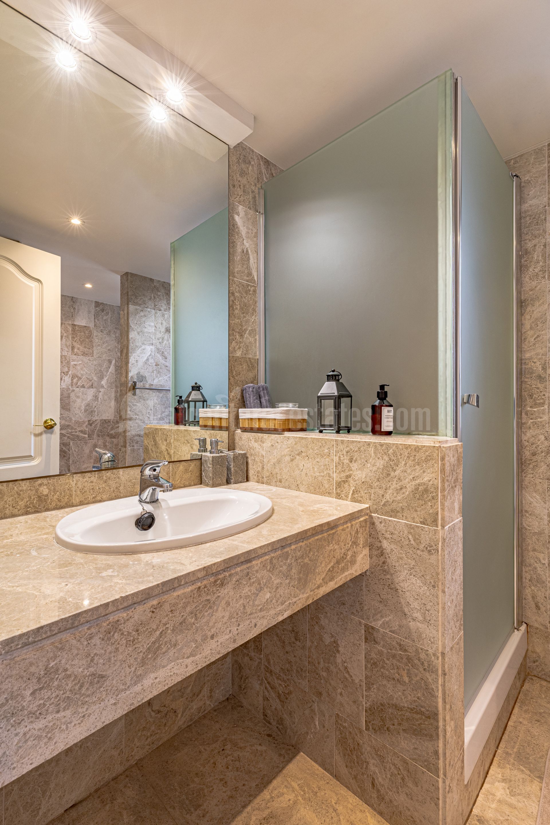 Apartamento en Los Naranjos de Marbella, Marbella