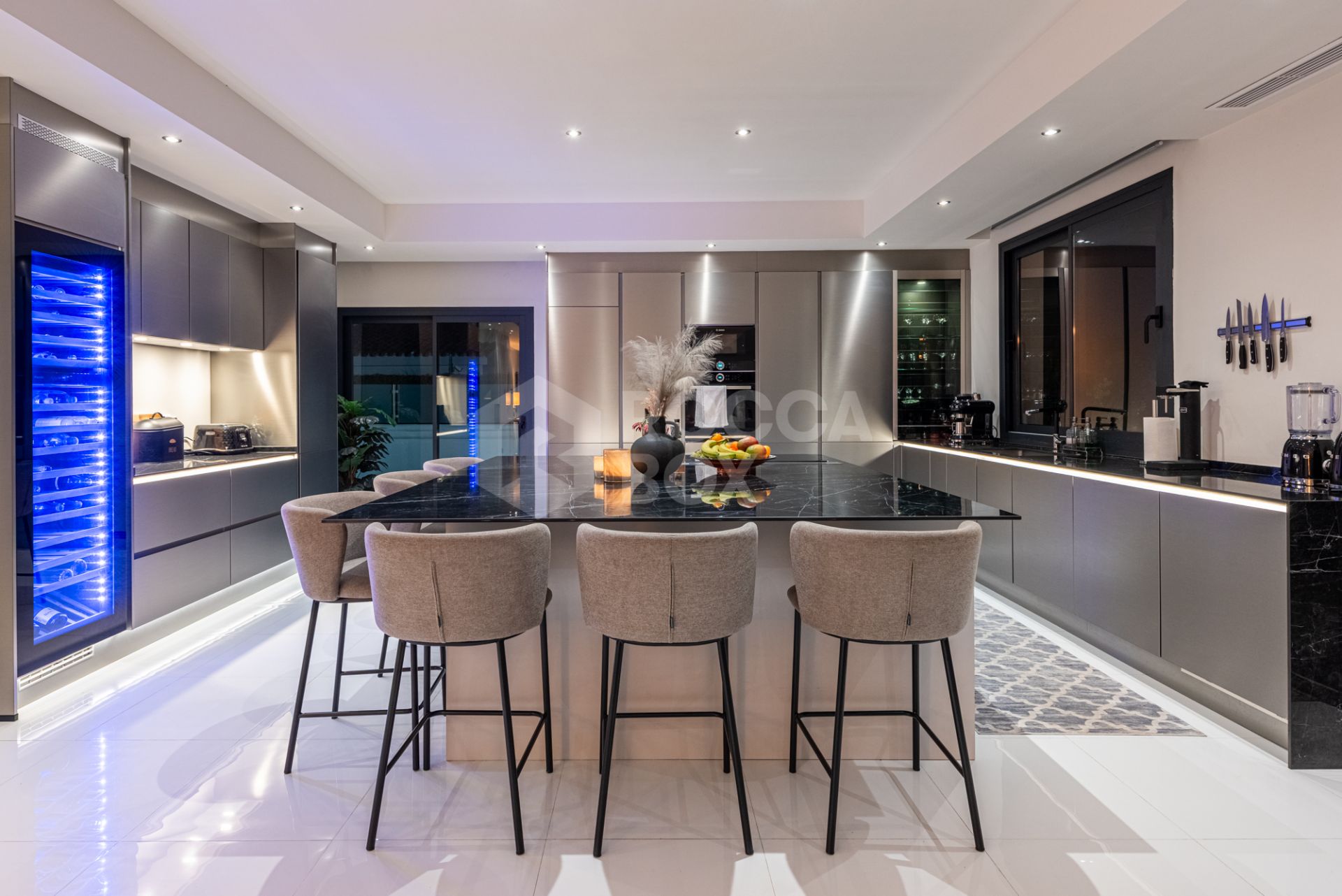 If you love the softness of the Andalusian style but still want a contemporary interior, this is your perfect match!