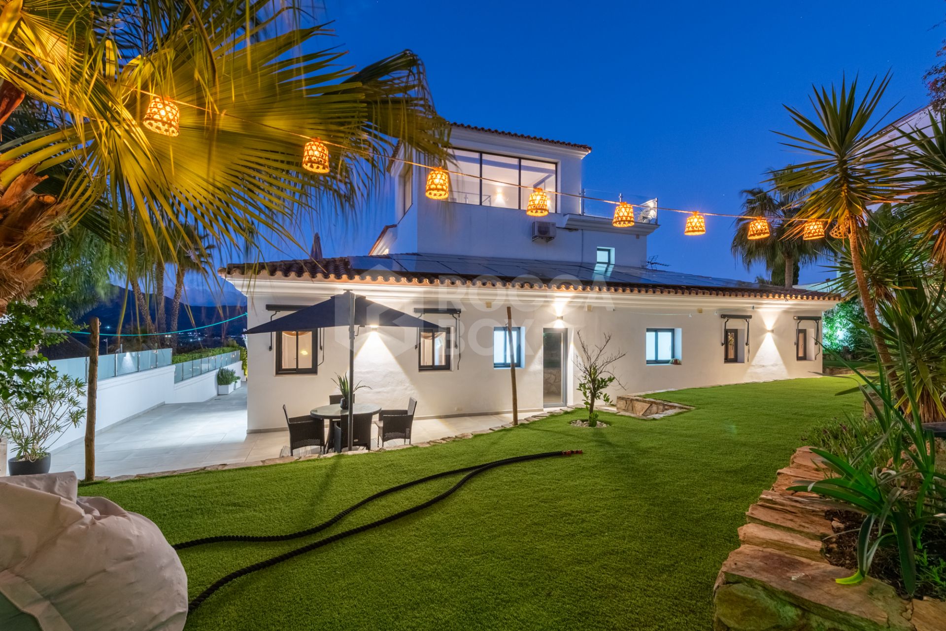 If you love the softness of the Andalusian style but still want a contemporary interior, this is your perfect match!