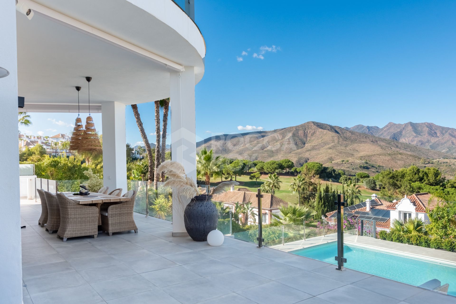 If you love the softness of the Andalusian style but still want a contemporary interior, this is your perfect match!