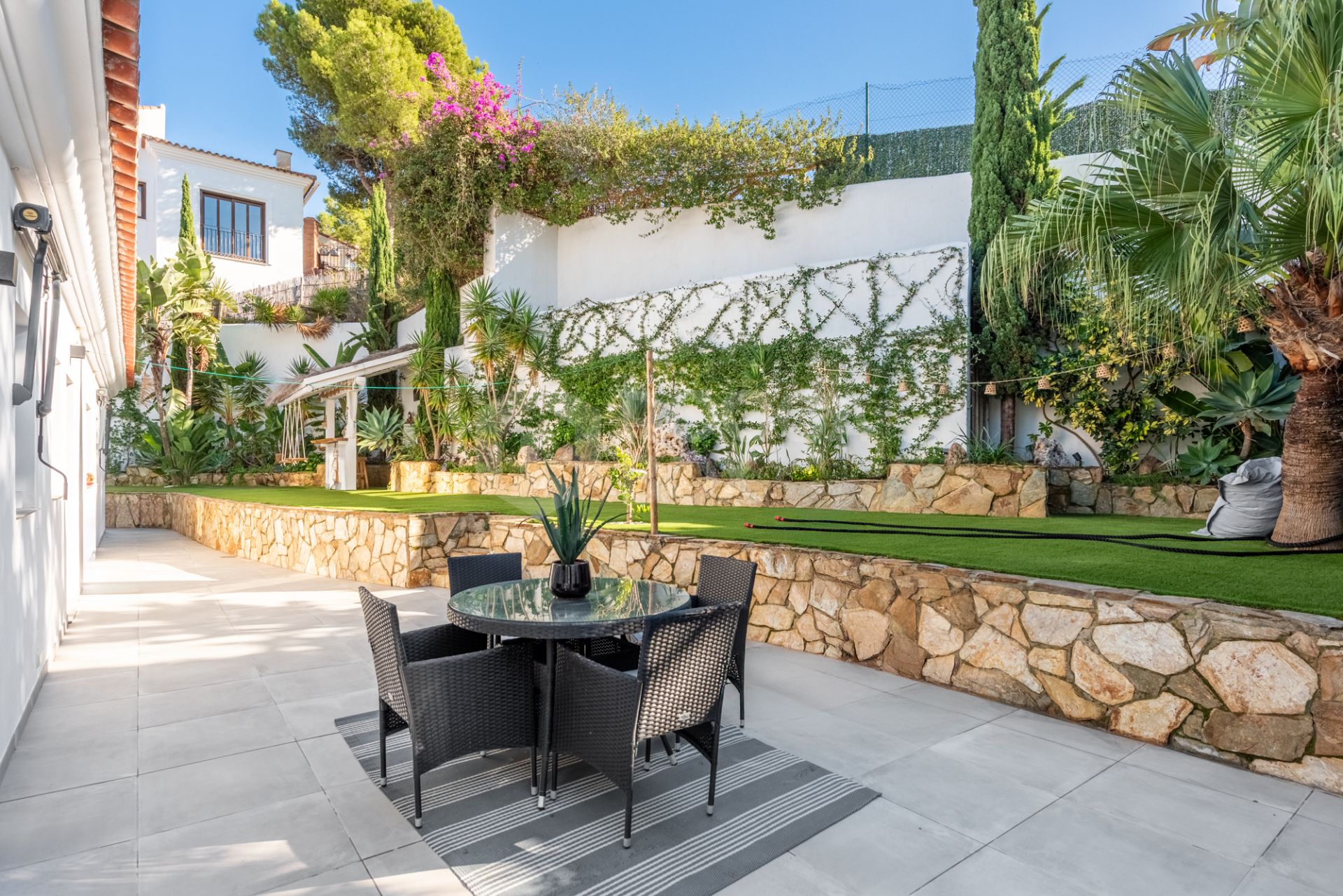 If you love the softness of the Andalusian style but still want a contemporary interior, this is your perfect match!