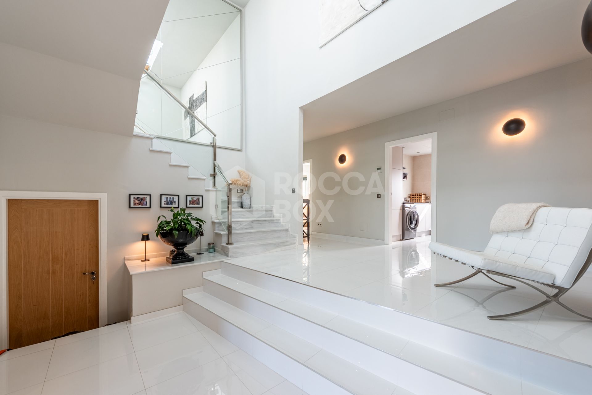 If you love the softness of the Andalusian style but still want a contemporary interior, this is your perfect match!