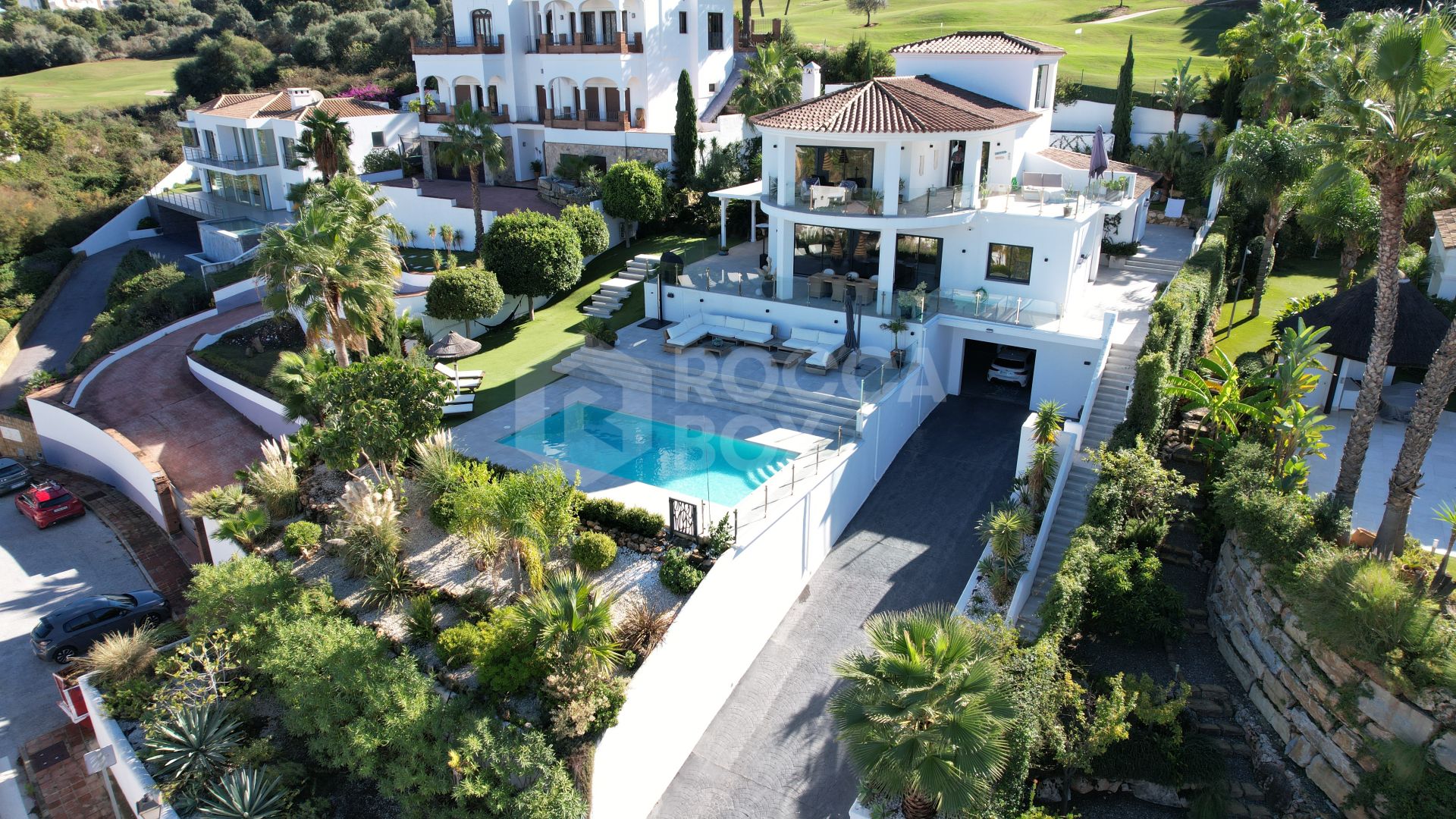 If you love the softness of the Andalusian style but still want a contemporary interior, this is your perfect match!