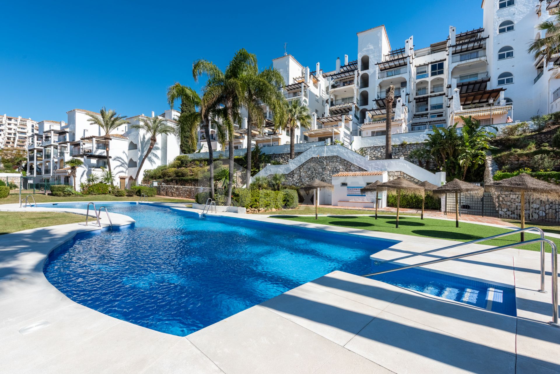 Spacious Apartment with Stunning Sea Views in Calahonda